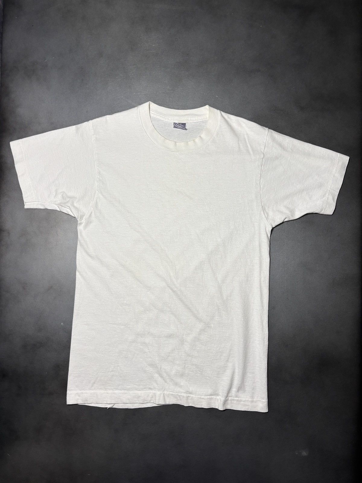 Vintage Vintage Blank Tee 1980s BVD White T-Shirt Made in USA 80s Size US S / EU 44-46 / 1 - 1 Thumbnail