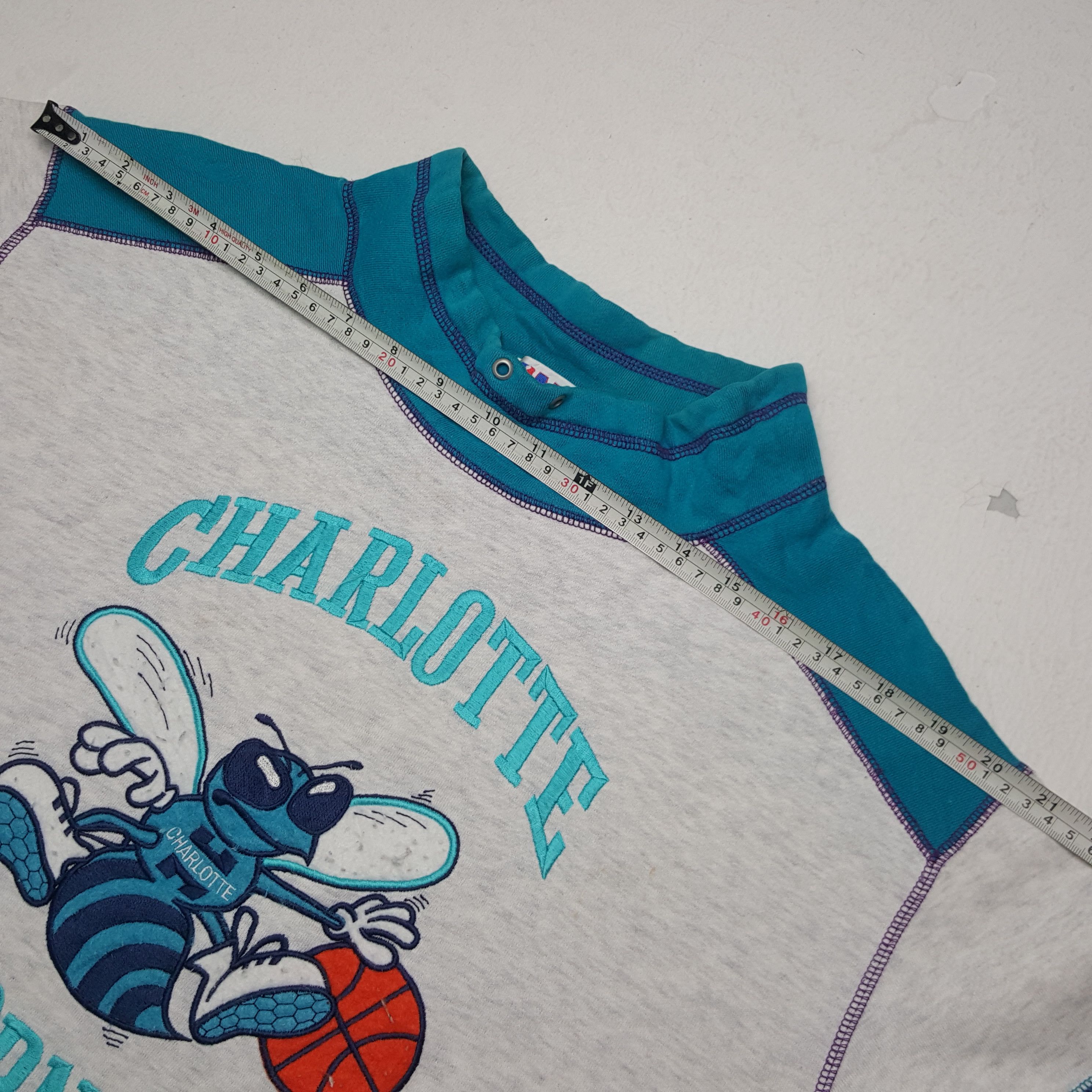 NBA × Vintage Vintage NBA Charlotte Hornets Sweatshirt Size US M / EU 48-50 / 2 - 5 Thumbnail