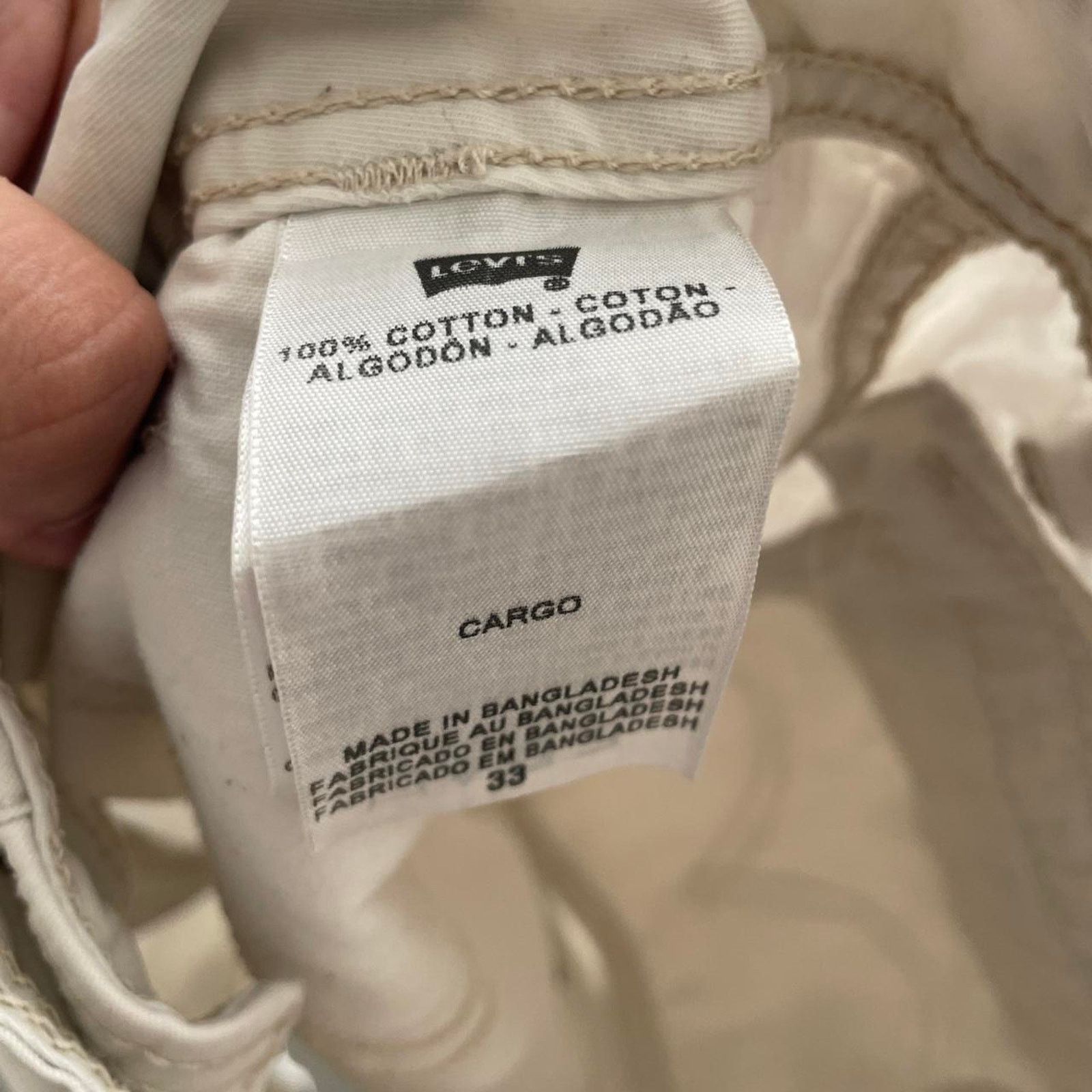 Levi's Levi’s White Cargo Shorts Size US 33 - 7 Thumbnail