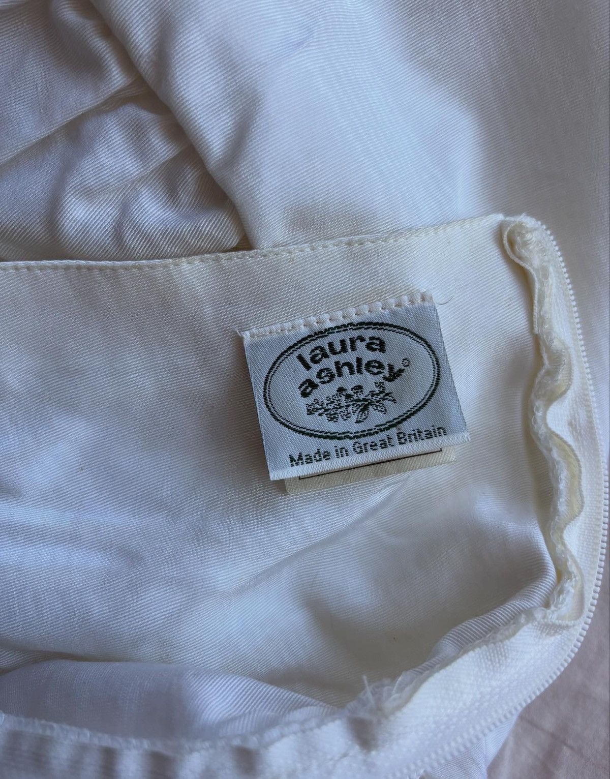 Laura Ashley Vintage Laura Ashley wedding dress Size L / US 10 / IT 46 - 6 Thumbnail