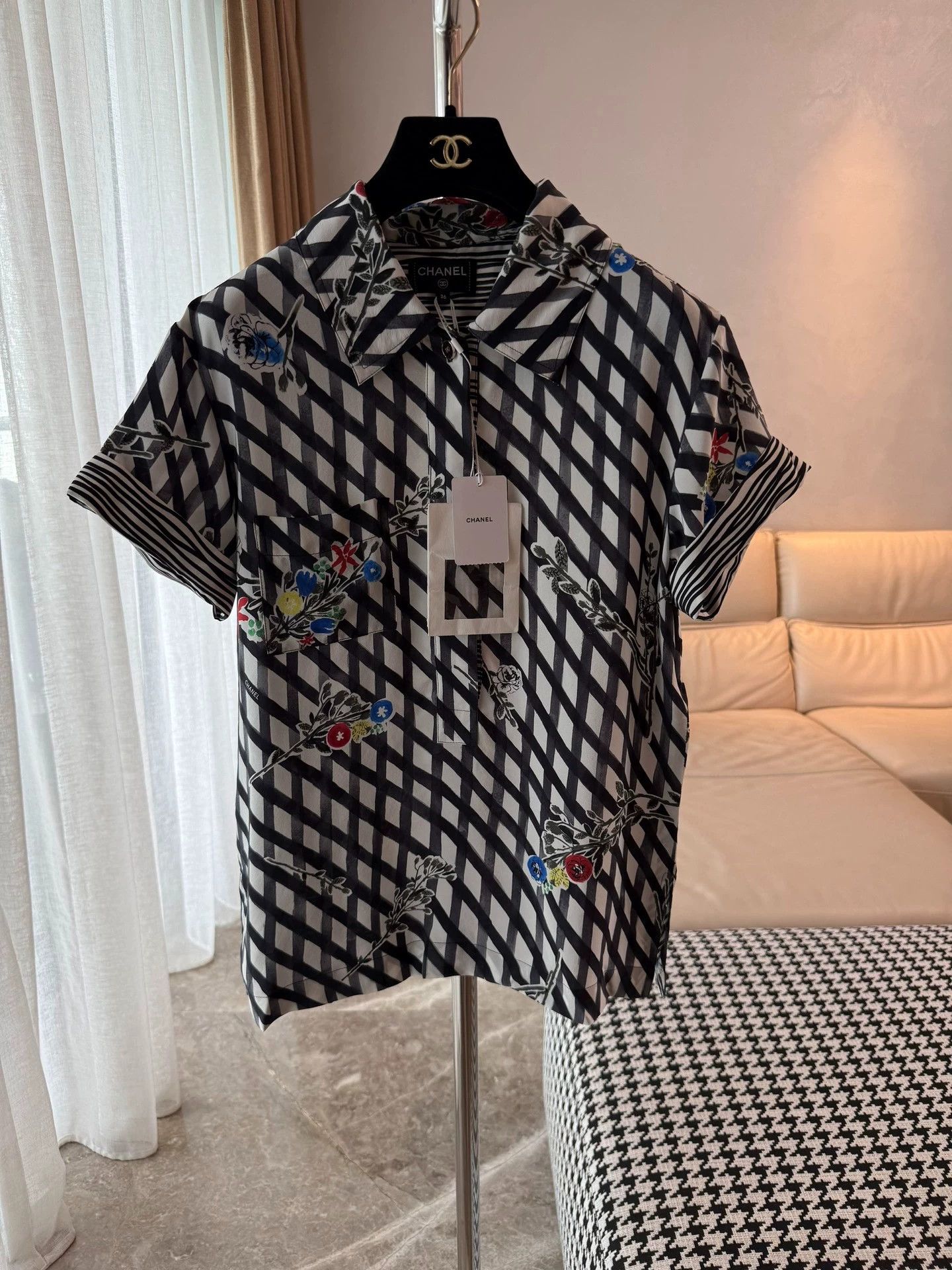 Chanel Chanel 26P B&W Graffiti-Check Silk Top 36 NWT Size XS / US 0-2 / IT 36-38 - 1 Thumbnail