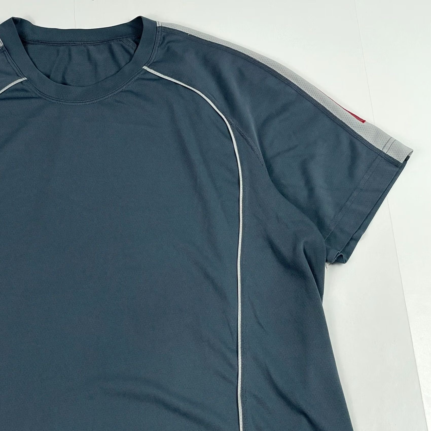 Lululemon Lululemon Shirt - Mens Large Gray Short Sleeve Crew Neck Workout Gym Tech Pocket Size US L / EU 52-54 / 3 - 3 Thumbnail