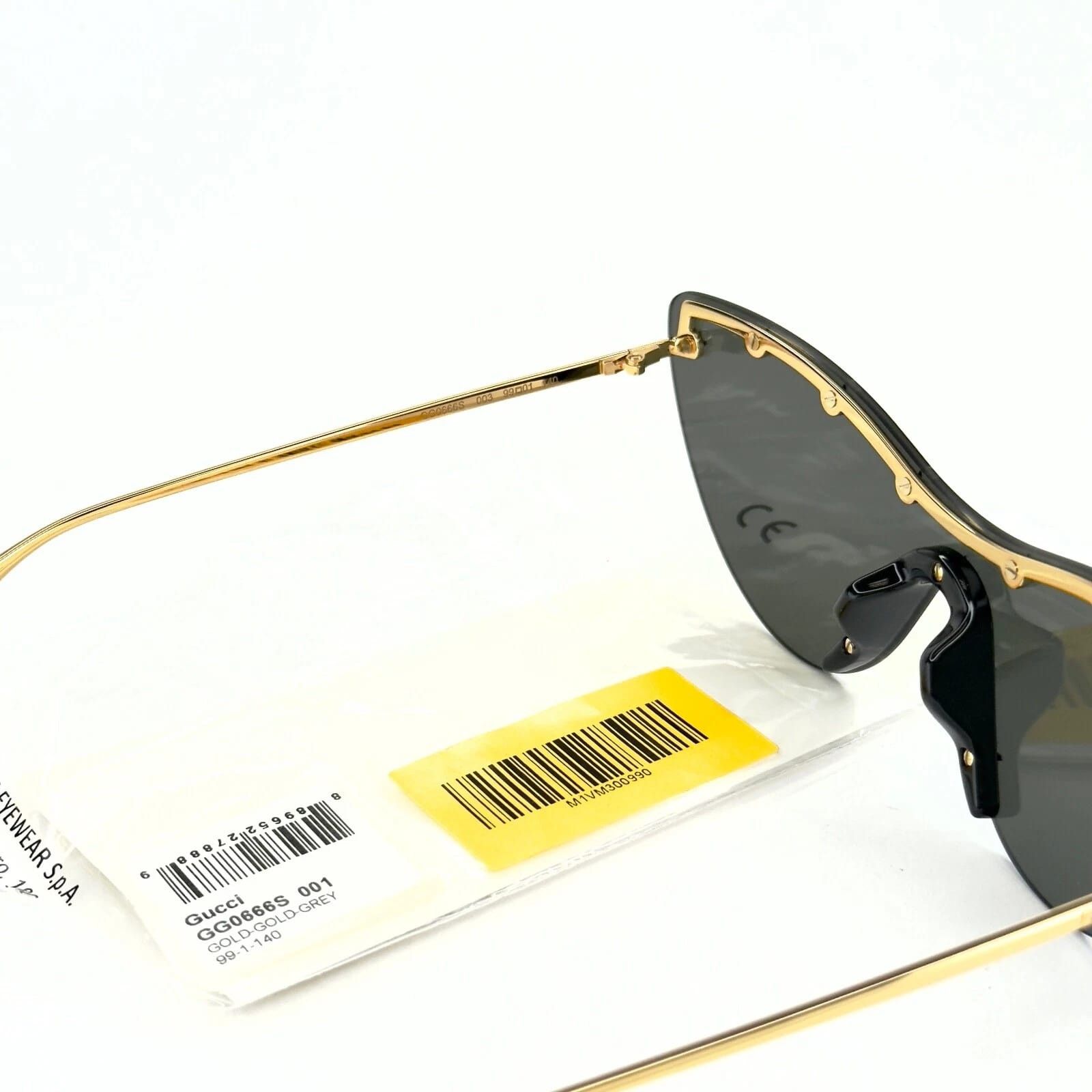 GUCCI GG0666S STAR 0666 Black Gold Cat Eye Sunglasses 001