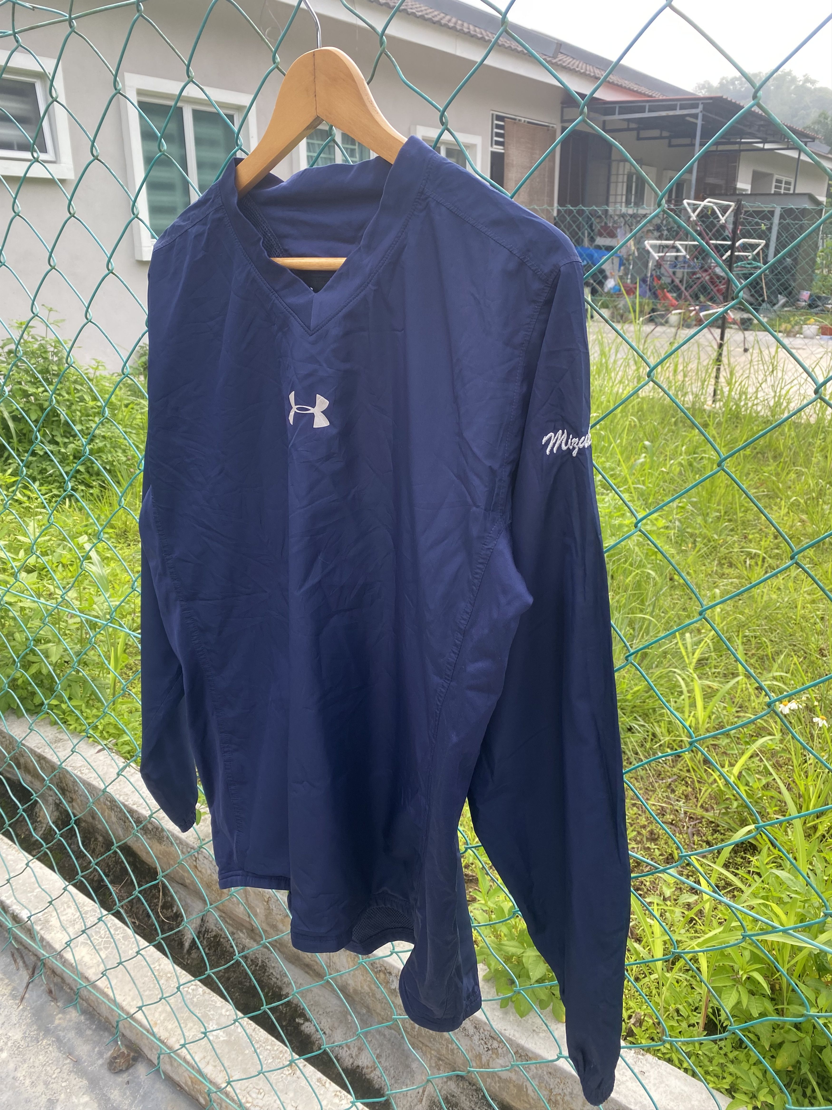 Under Armour ⚡️Steals⚡️Under Armour spellout training sweater Size US L / EU 52-54 / 3 - 5 Thumbnail