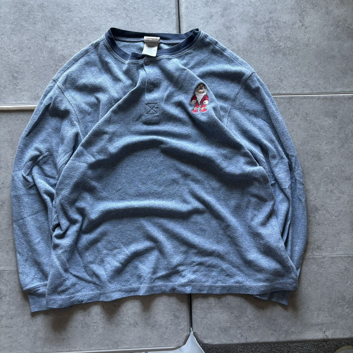 Disney Vintage blue waffleknit grumpy dwarf embroidered long sleeve Size US L / EU 52-54 / 3 - 1 Thumbnail