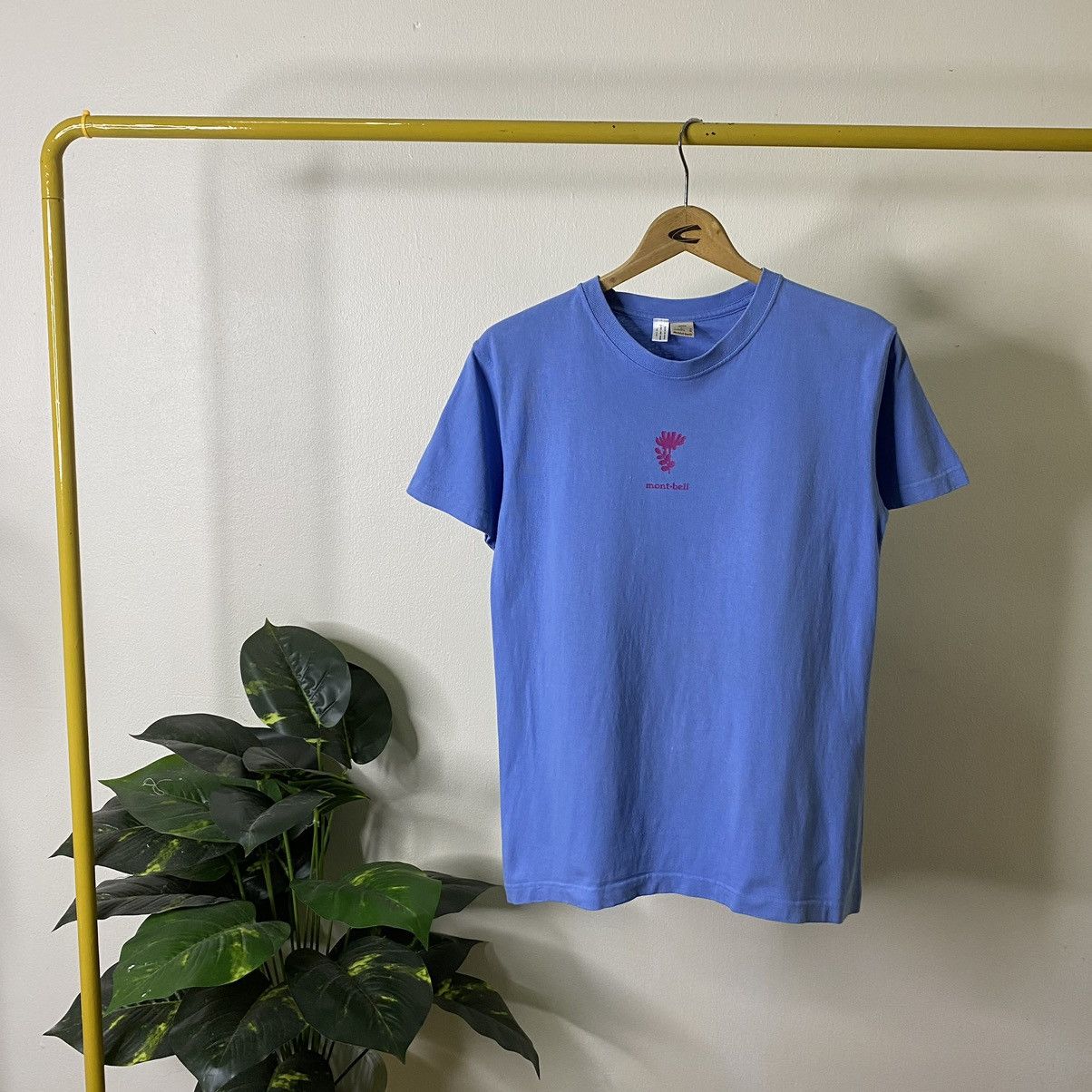 Montbell × Vintage 2000s Montbell Milk Vetch Honey Gorpcore Style Tee Size US S / EU 44-46 / 1 - 5 Thumbnail