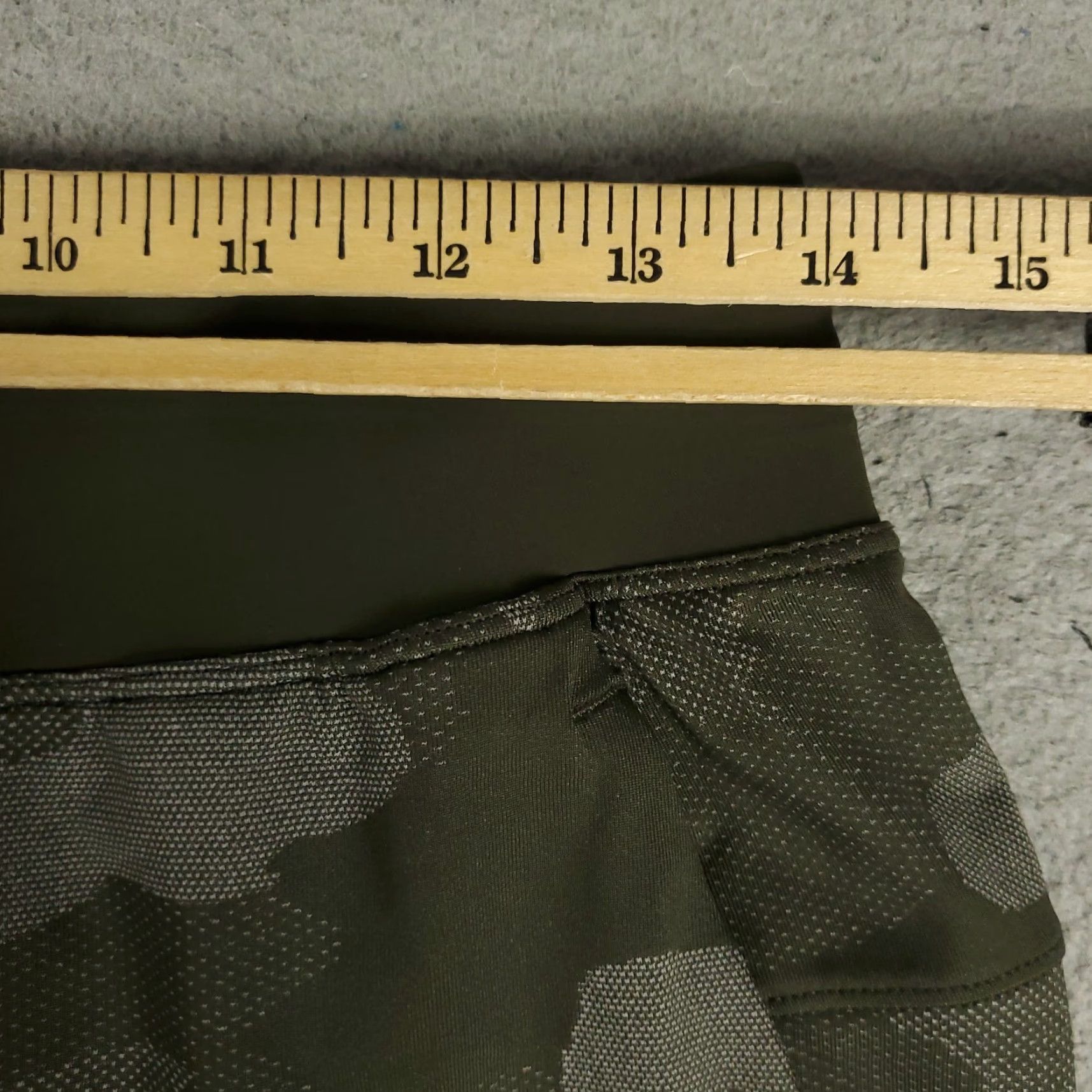 Lululemon Lululemon Shorts Mens M Green Camouflage Tie Elastic Waist Pockets Stretch Athletic Pattern Camouflage Logo 90s? (Note: Wait) Size US 31 - 4 Thumbnail