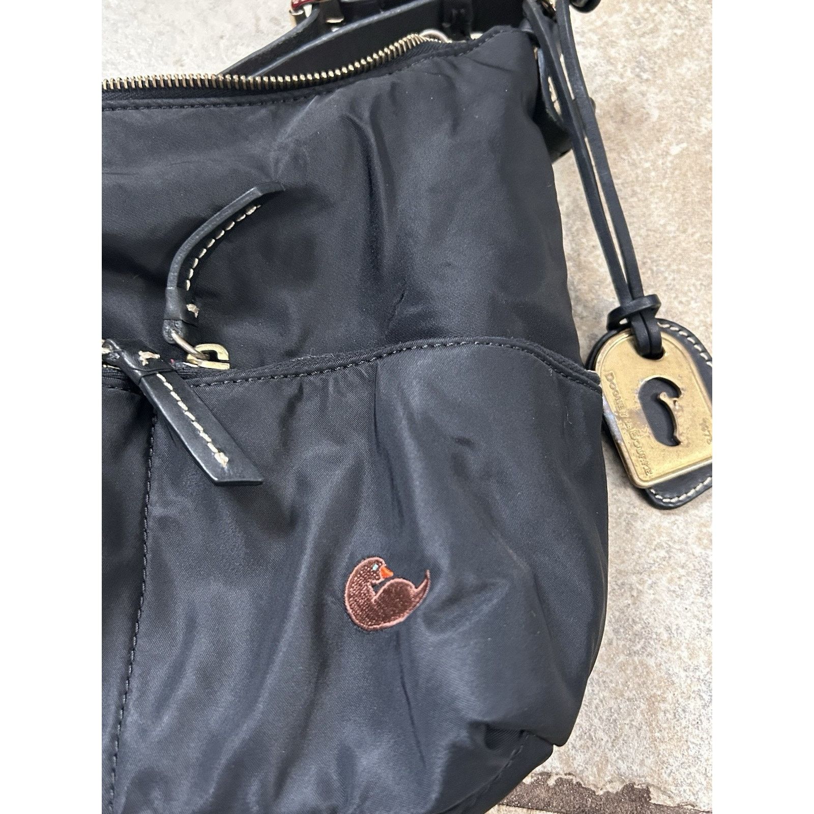 Dooney & Bourke Vntg DOONEY & BOURKE Blk Shoulder Bag Pink Lining Y2K Purse Size ONE SIZE - 2 Thumbnail