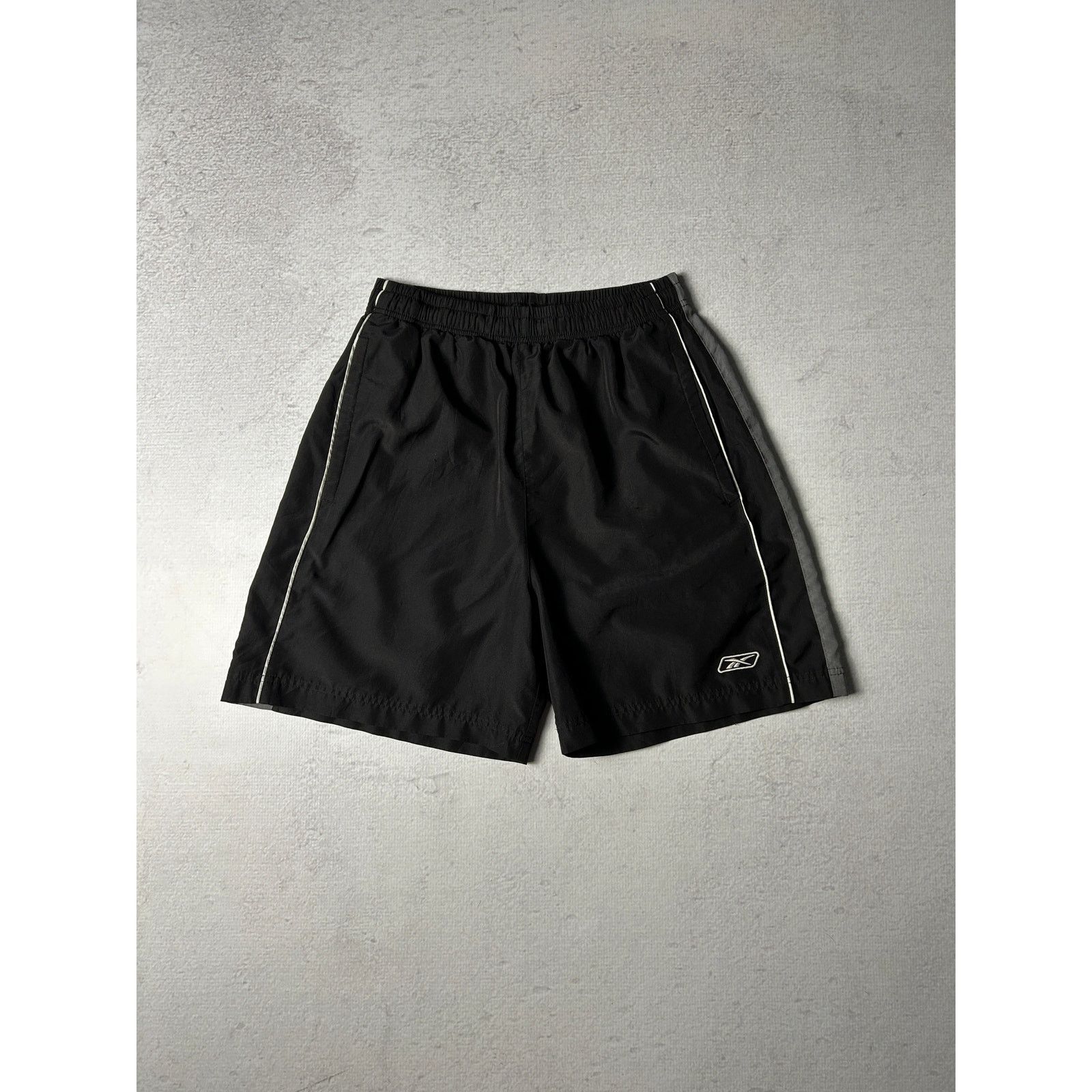 Reebok Vintage 90s Reebok Black Pre-owned Track Shorts - Mens Small Size US 28 / EU 44 - 1 Thumbnail