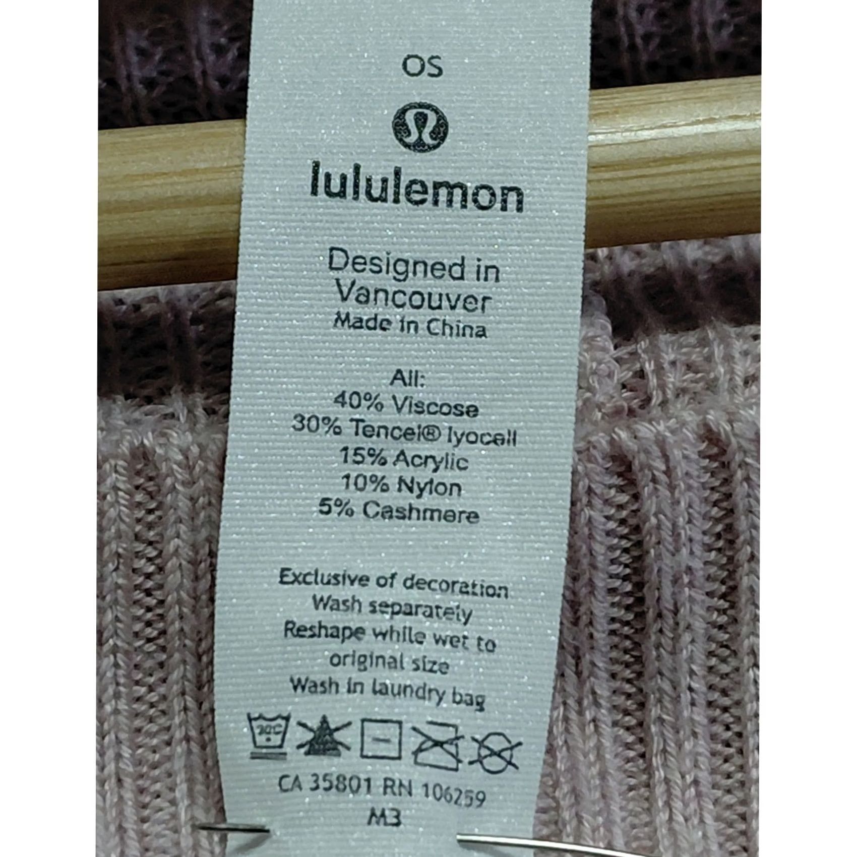 Lululemon lululemon Cashmere Knit Poncho Solid Scoop Neck Size OS Pink Womens Poncho, Casual, Travel, 24-7-Style Size ONE SIZE - 5 Thumbnail