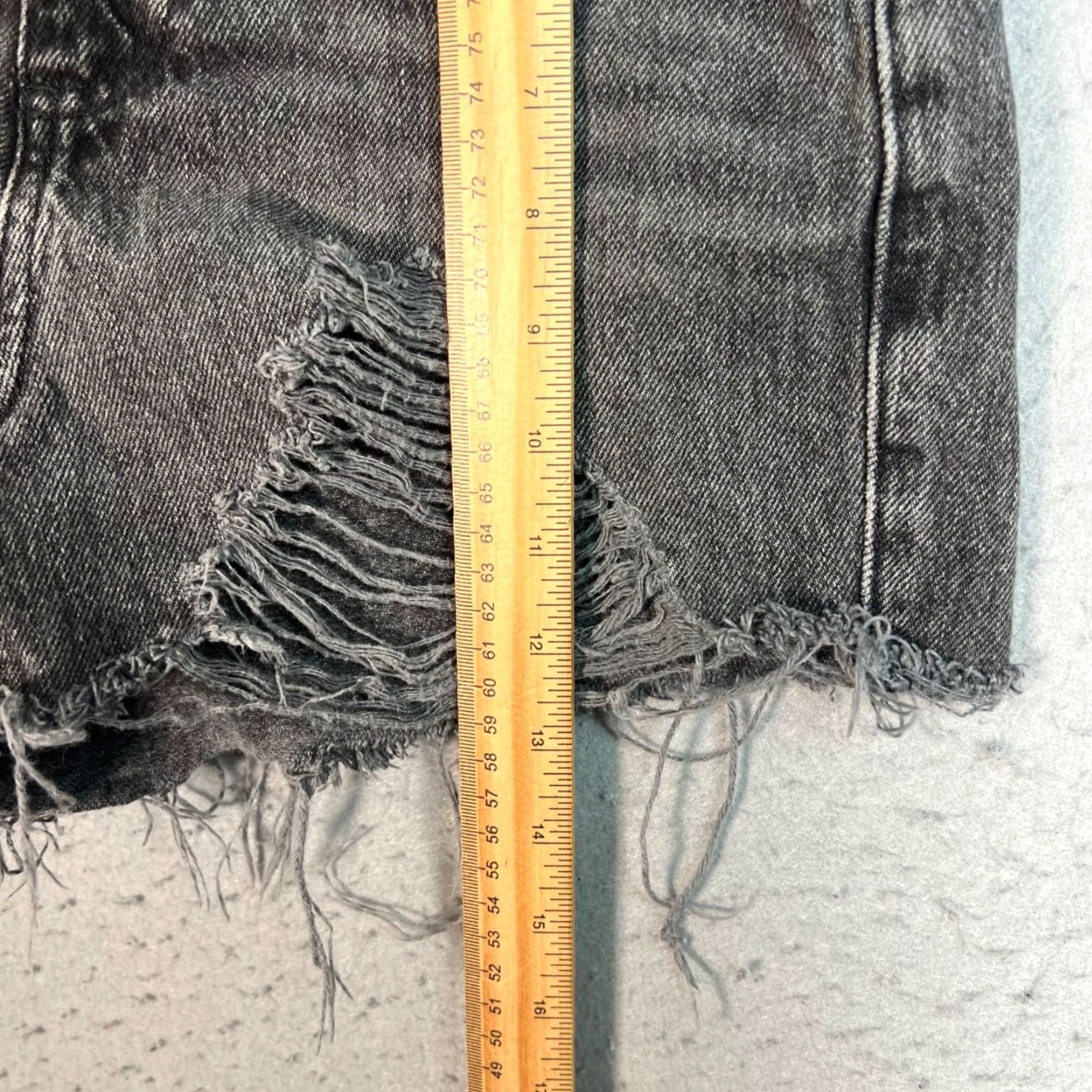 Topshop Topshop Womens Distressed Gray Mom Denim Shorts Ripped Frayed Hem Size 2 26in Inseam 3in 5-Pocket Denim Cotton Casual Summer Spring Womens Size 26" / US 2 / IT 38 - 6 Thumbnail
