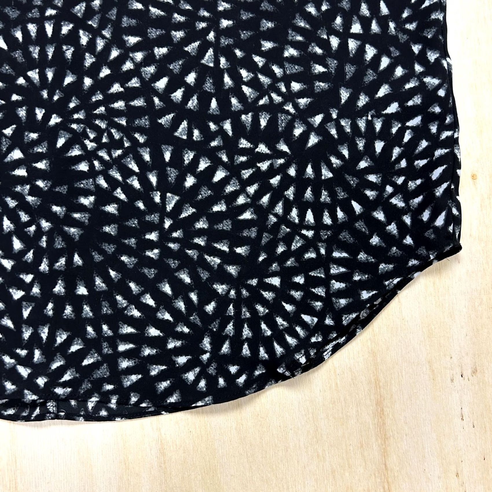 Mossimo Mossimo Tank Top Womens XXL Black Geometric Zip Back Sleeveless Blouse Size XXL / US 16-18 / IT 52-54 - 2 Thumbnail
