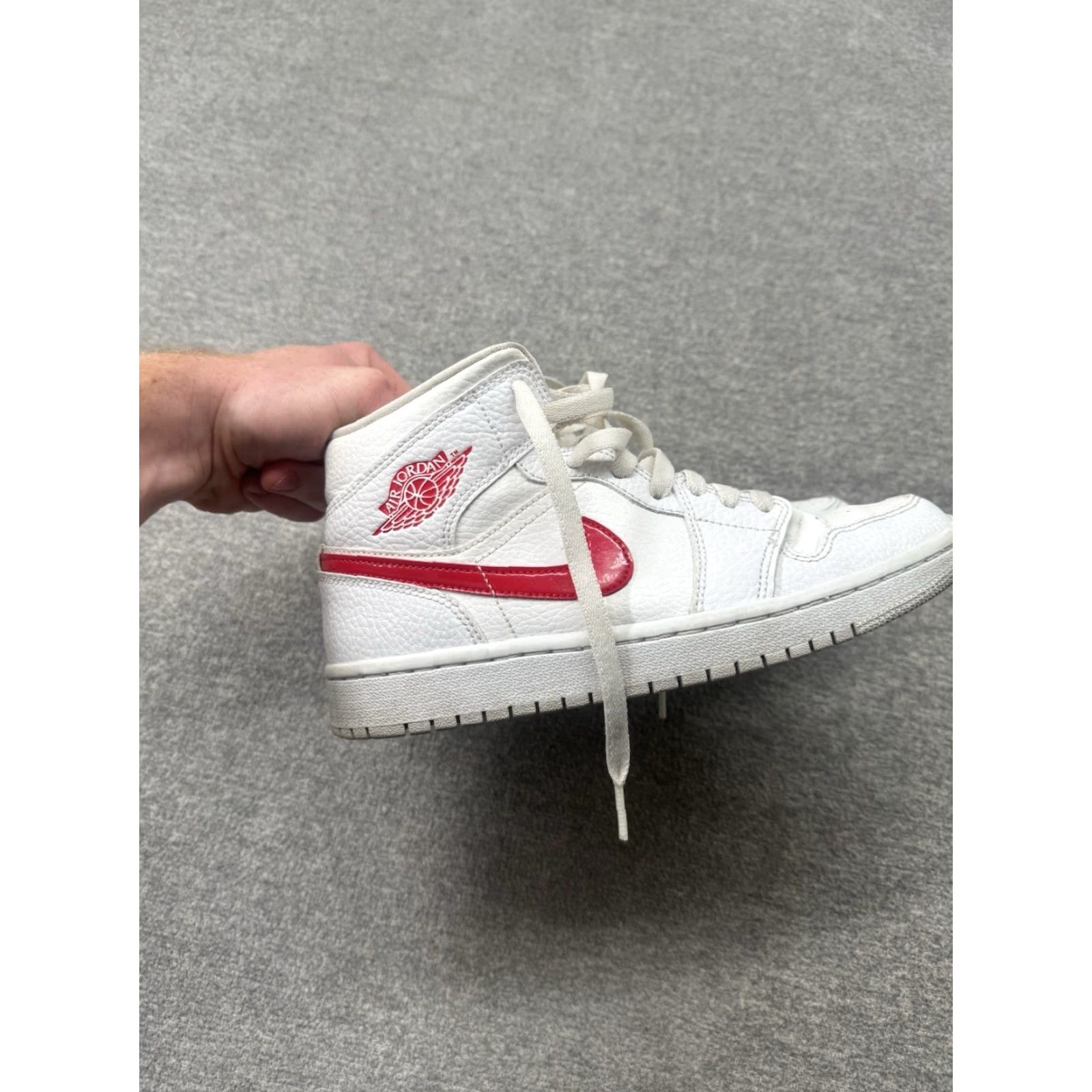Nike Nike Air Jordan 1 Mid White University Red Retro BQ6472-106 Women Size 7.5 Size US 5 / IT 35 - 2 Thumbnail