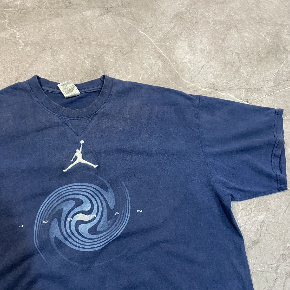 Jordan Brand VINTAGE NIKE JORDAN CENTER LOGO TEE FADED 90S Size US XL / EU 56 / 4 - 4 Thumbnail