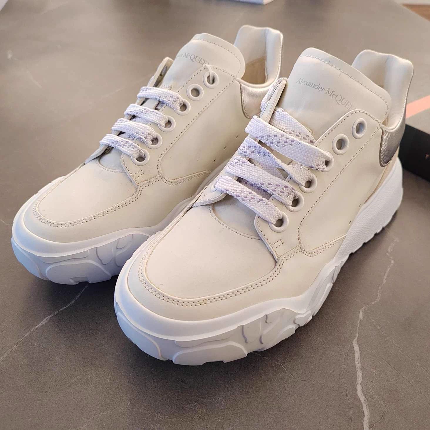 Alexander McQueen McQueen Court Trainer Suede Low Top White 37 Size US 6.5 / IT 36.5 - 1 Thumbnail