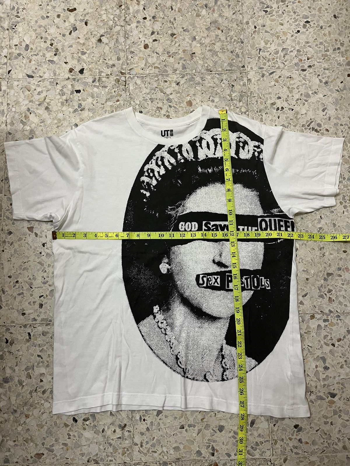 Band Tees Sex Pistols X uniqlo Size US XL / EU 56 / 4 - 7 Thumbnail