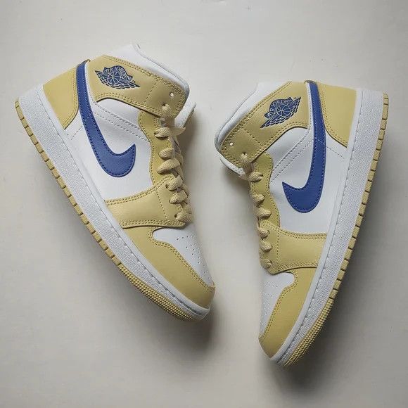 Nike Nike Air Jordan 1 Mid Sneakers Lace Up Logo Pastel Yellow 8 Size US 8 / IT 38 - 4 Thumbnail