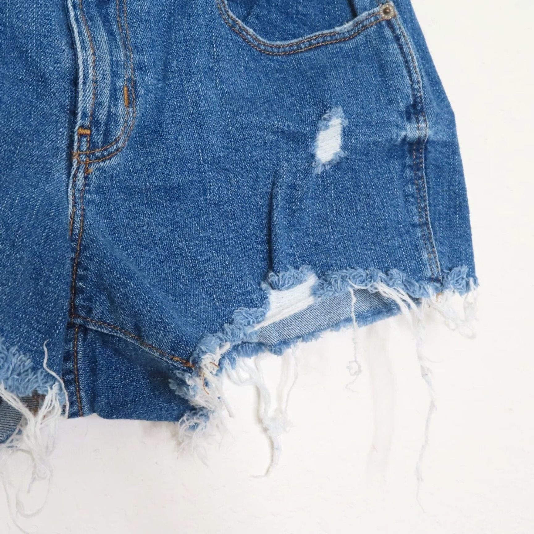 Old Navy Old Navy Womens 2 Boyfriend Distressed Medium Blue Denim Jean Cut Off Shorts Size 26" / US 2 / IT 38 - 3 Thumbnail