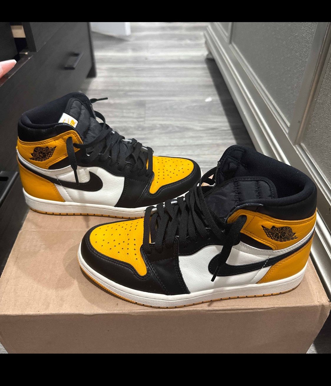 Jordan Brand Air jordan 1 Retro high OG yellow toe Size US 8.5 / EU 41-42 - 1 Thumbnail