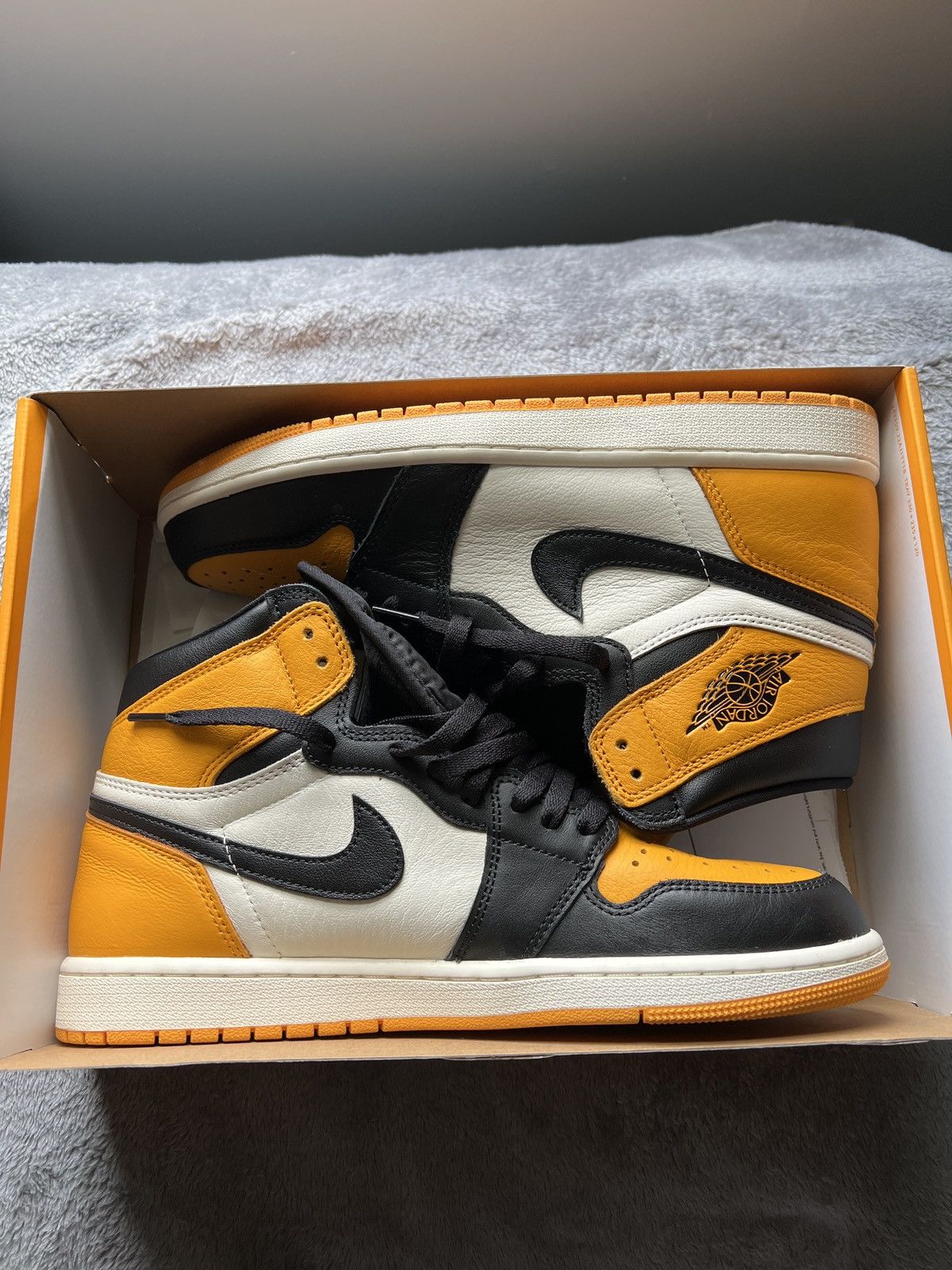 Jordan Brand Air Jordan 1 Retro High Taxi Size US 11 / EU 44 - 2 Thumbnail