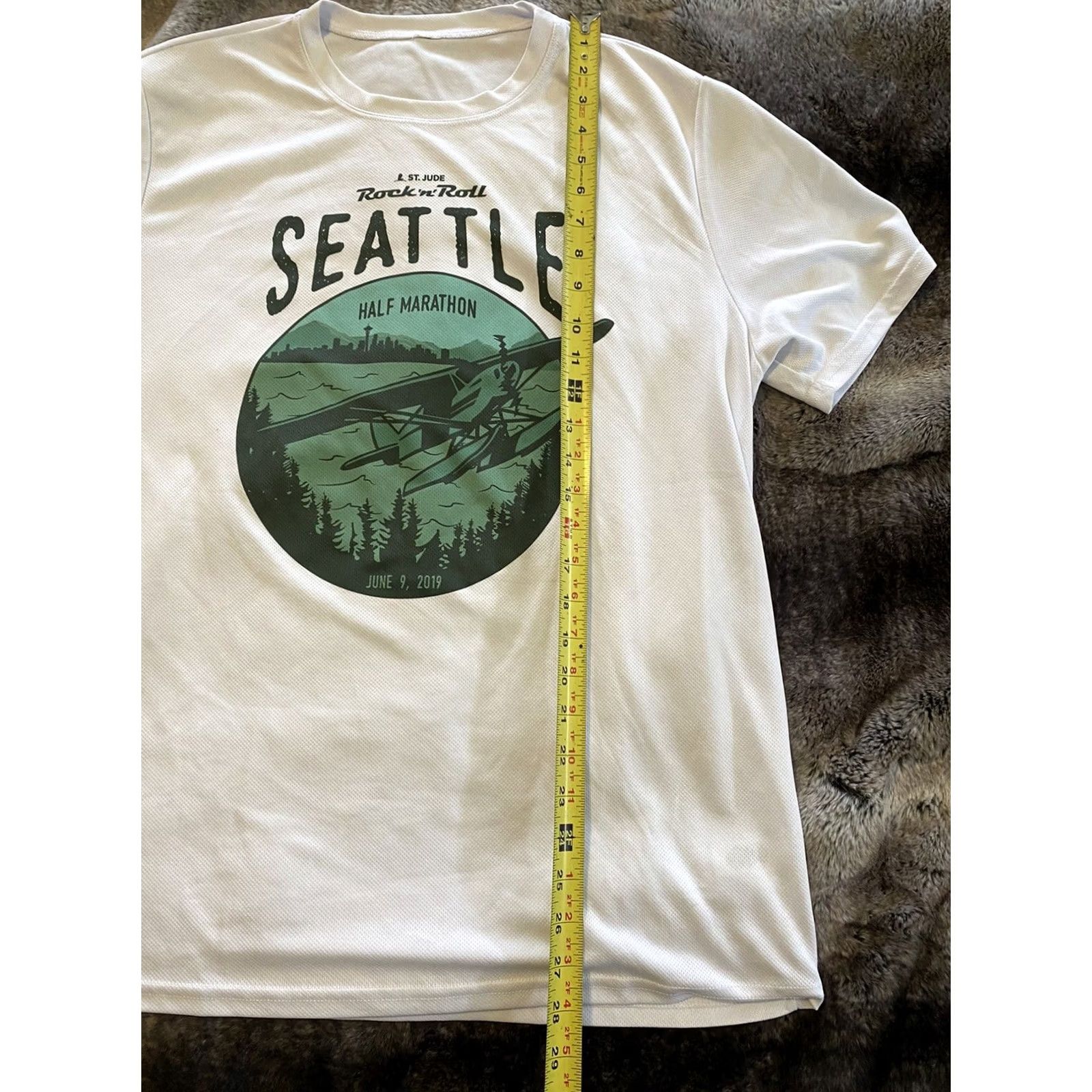 Brooks Rock & Roll Seattle Half Marathon Shirt Men’s Size M Brooks Size US M / EU 48-50 / 2 - 4 Thumbnail