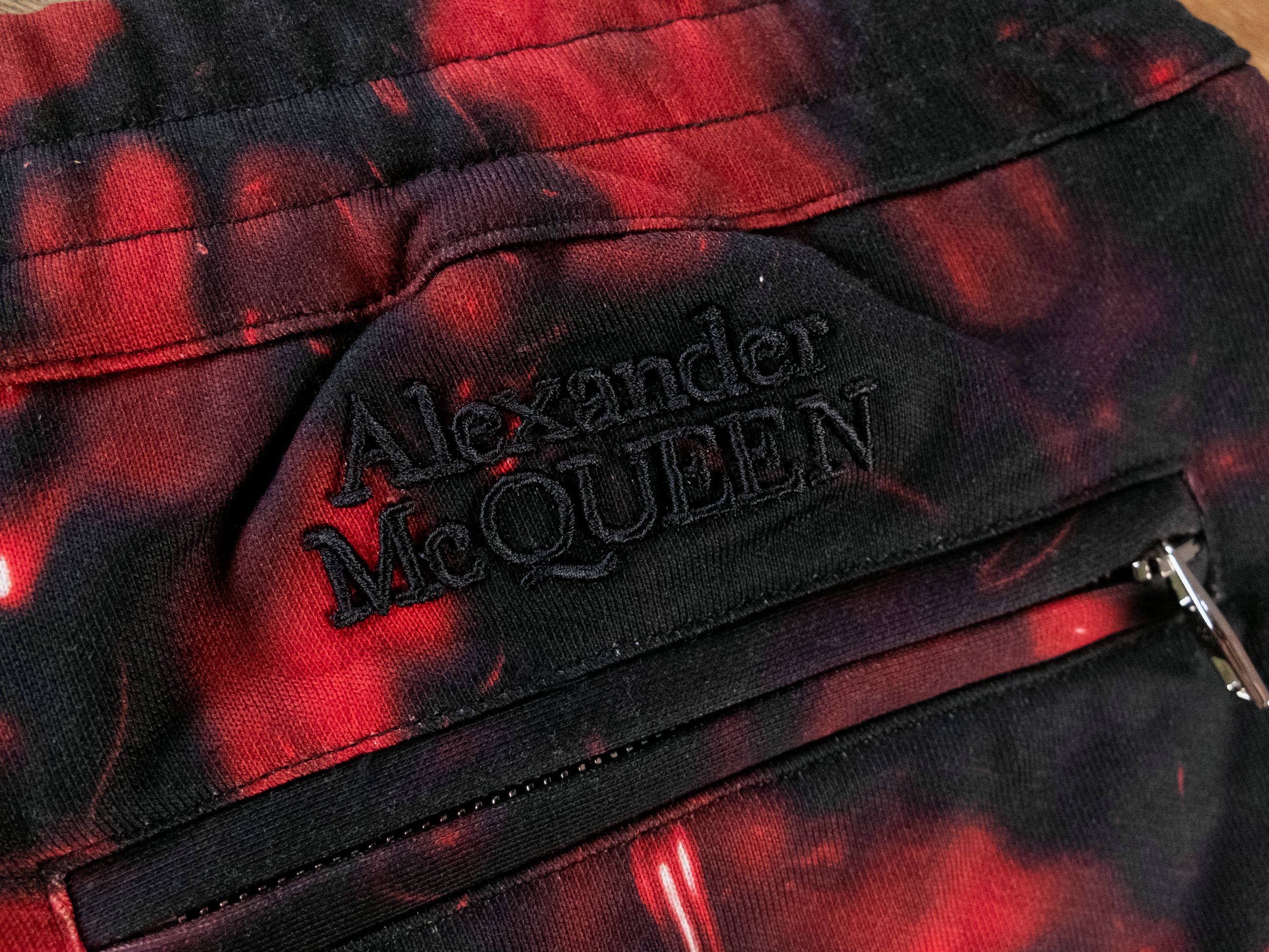 Alexander McQueen ALEXANDER MCQUEEN red & black Wax Floral shorts Medium NWT Size US 32 / EU 48 - 10 Thumbnail