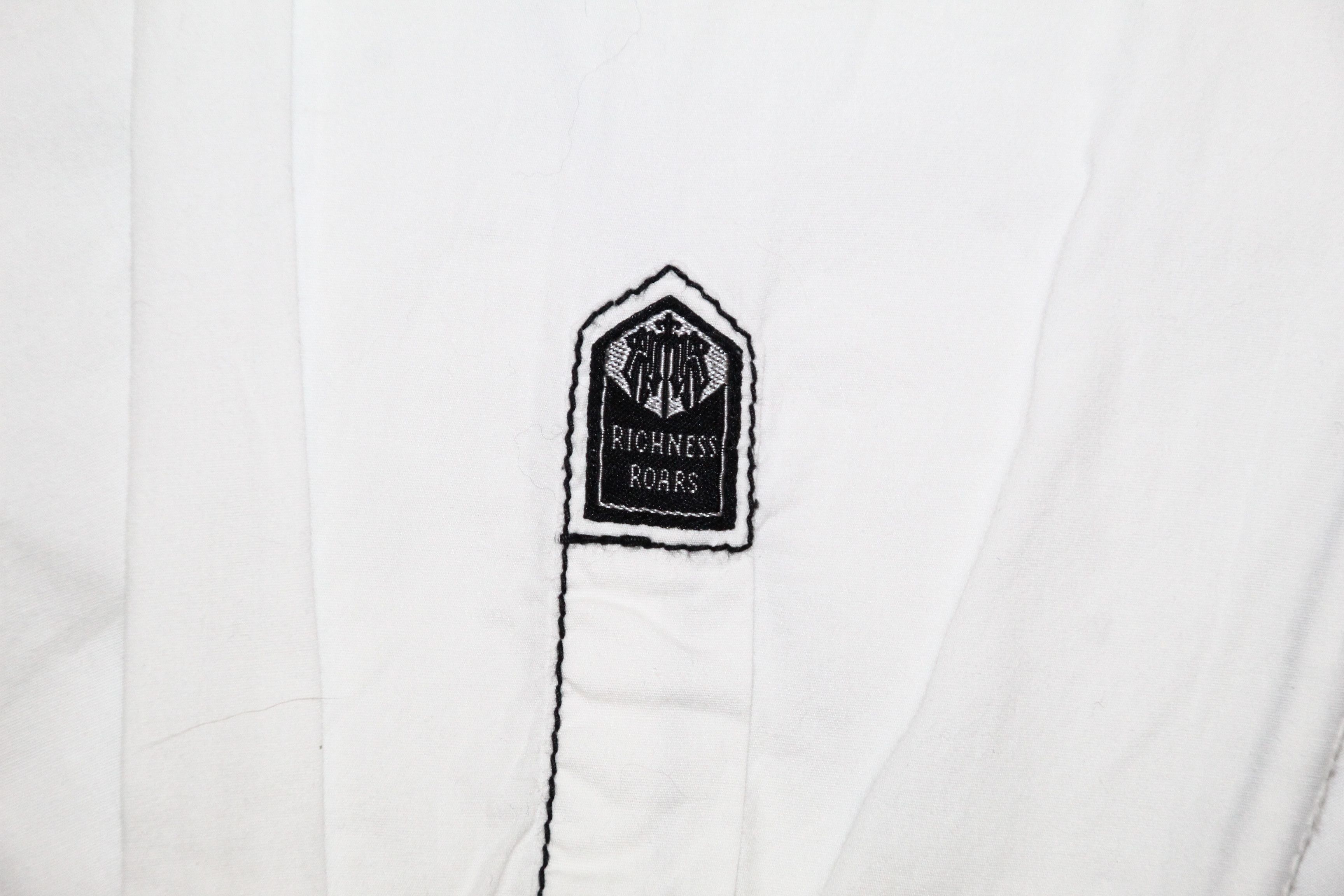 Roar ROAR Strength Refined Tribal Artwork Rhinestones Trim Shirt Size US L / EU 52-54 / 3 - 11 Thumbnail