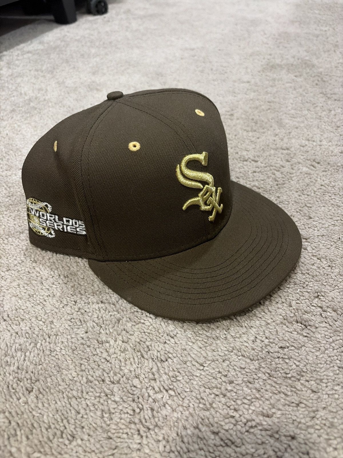 New Era Lightly worn ,New Era Chicago White Sox Size 7 7/8 Size ONE SIZE - 1 Thumbnail
