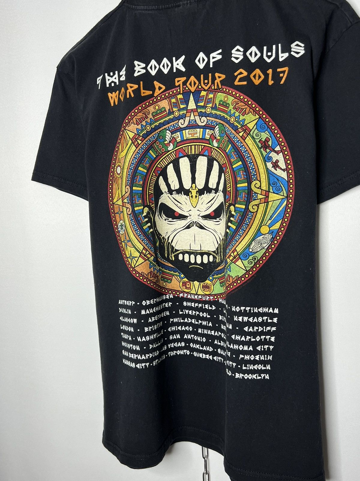 Gildan 🔥 Vintage Iron Maiden World Tour 2017 Big Logo Rock Tee 🔥 Size US L / EU 52-54 / 3 - 9 Thumbnail