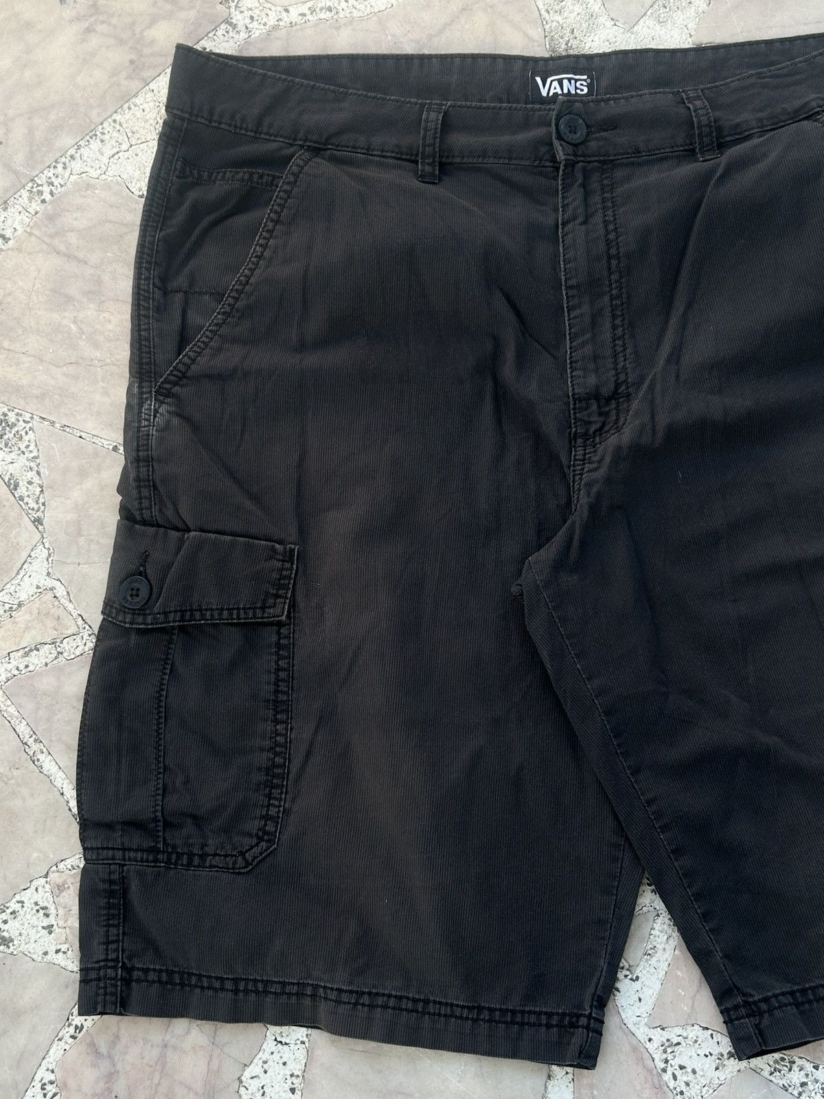 Vans Vans Black Shorts Size US 36 / EU 52 - 3 Thumbnail
