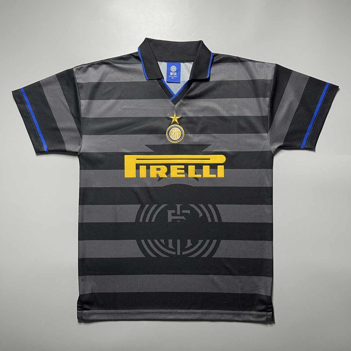 Umbro INTER MILAN FOOTBALL SOCCER VINTAGE REPLICA JERSEY Size US L / EU 52-54 / 3 - 1 Thumbnail