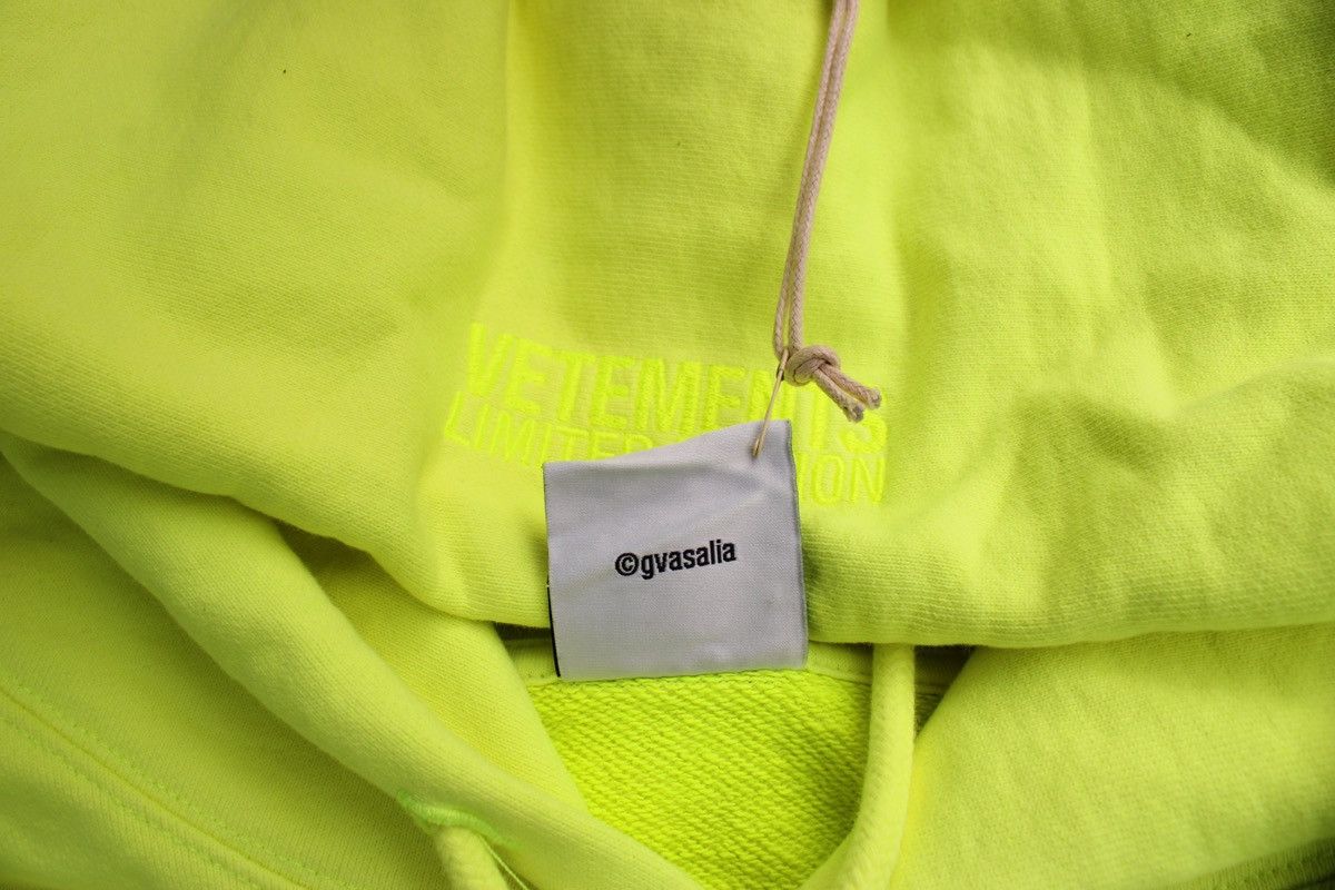 Vetements M Vetements CITY METAL yellow LOGO oversized hoodie Size US M / EU 48-50 / 2 - 4 Thumbnail