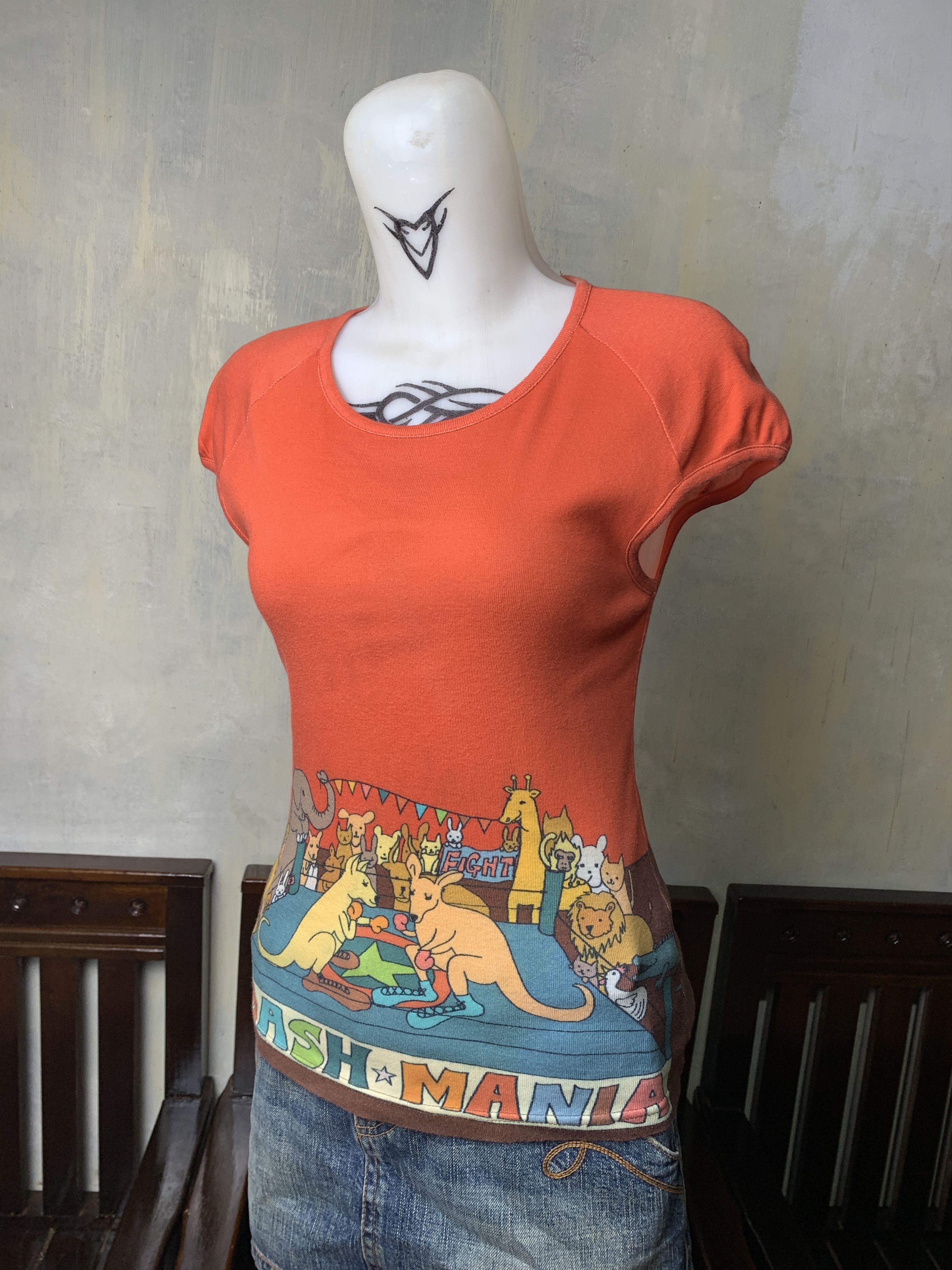 Japanese Brand 2000s Mash Mania Japan Kangoroo Fight Multicolor Fitted Tee Size S / US 4 / IT 40 - 2 Thumbnail