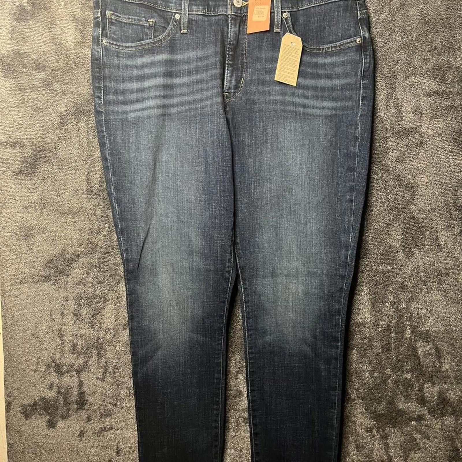 Levi's NWT Levi’s 311 Shaping Skinny dark wash jeans 32×28 Size 30" / US 8 / IT 44 - 1 Thumbnail
