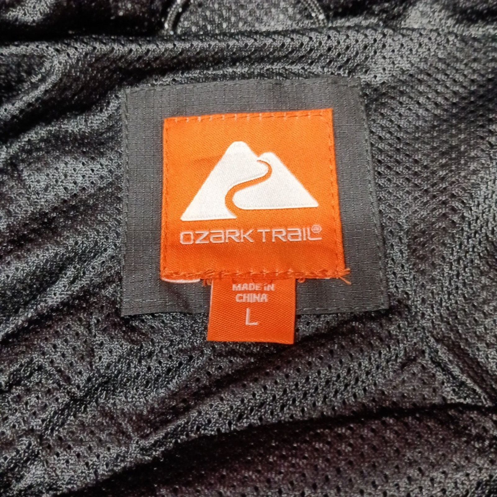 Other Ozark Trail Windbreaker Jacket Men's L Black Zip Pockets Size US L / EU 52-54 / 3 - 5 Thumbnail