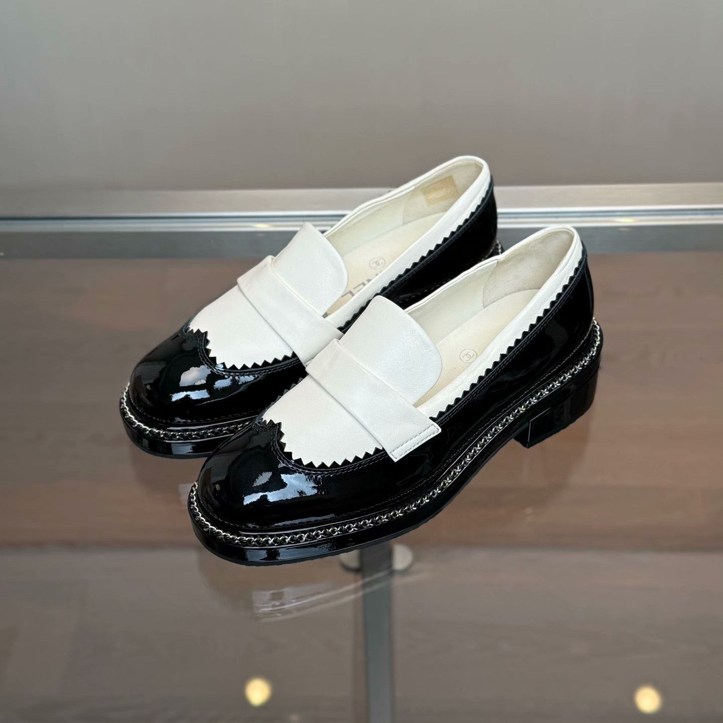 Chanel Chanel Patent Multi Lowtop Sneakers 35 Women Size US 5 / IT 35 - 1 Thumbnail