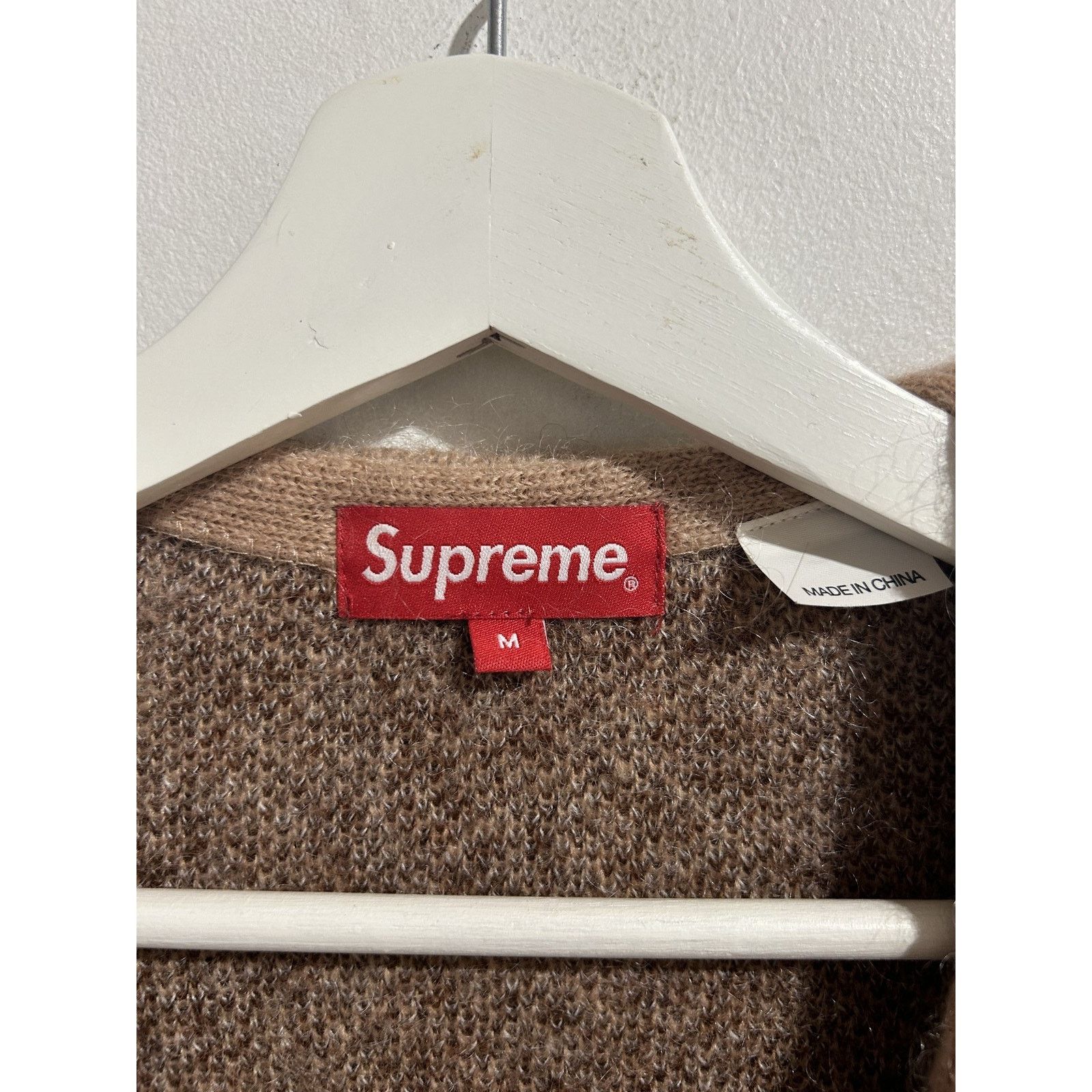 Supreme SUPREME ABSTRACT STRIPE CARDIGAN LIGHT BROWN SIZE MEDIUM Size US M / EU 48-50 / 2 - 4 Thumbnail