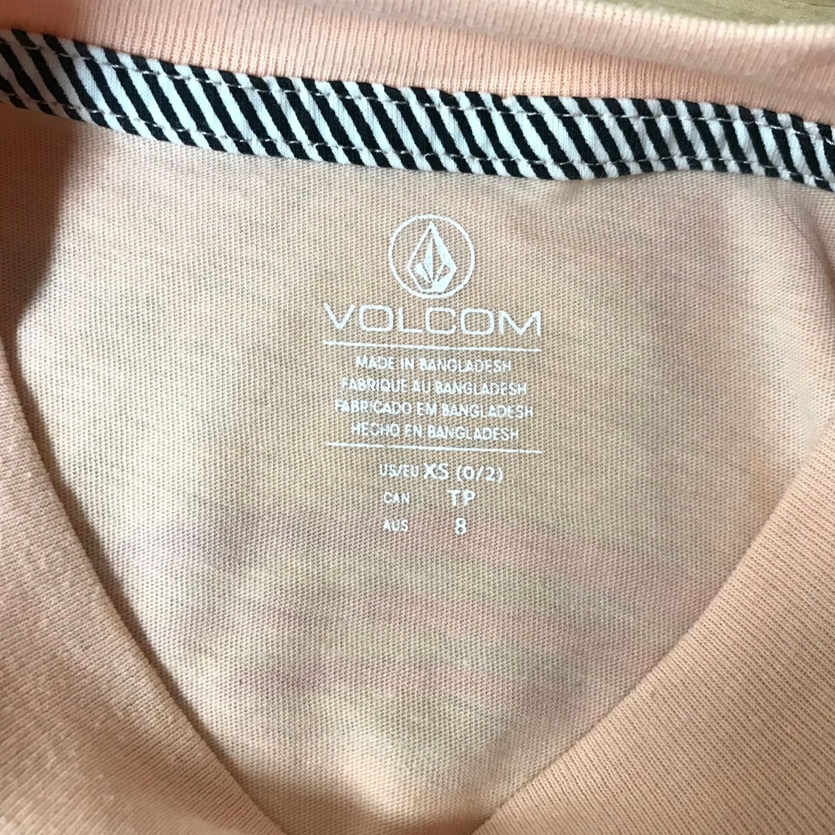 Volcom VINTAGE Volcom Peach Cropped Aloha Wave Graphic Pocket T Shirt Women's XS Size XS / US 0-2 / IT 36-38 - 7 Thumbnail