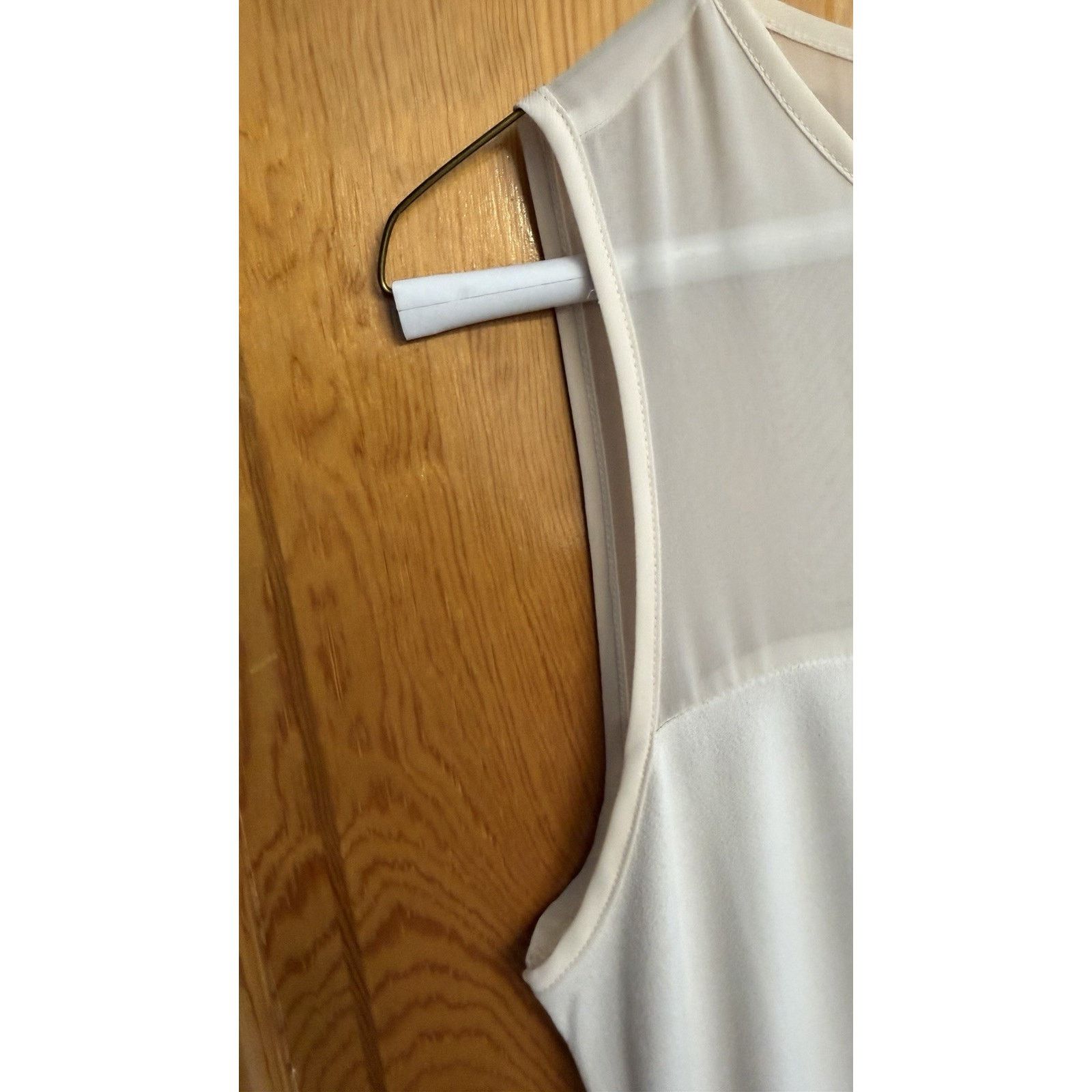 Banana Republic Banana Republic Sleeveless Ivory Blouse Sz S Size S / US 4 / IT 40 - 7 Thumbnail
