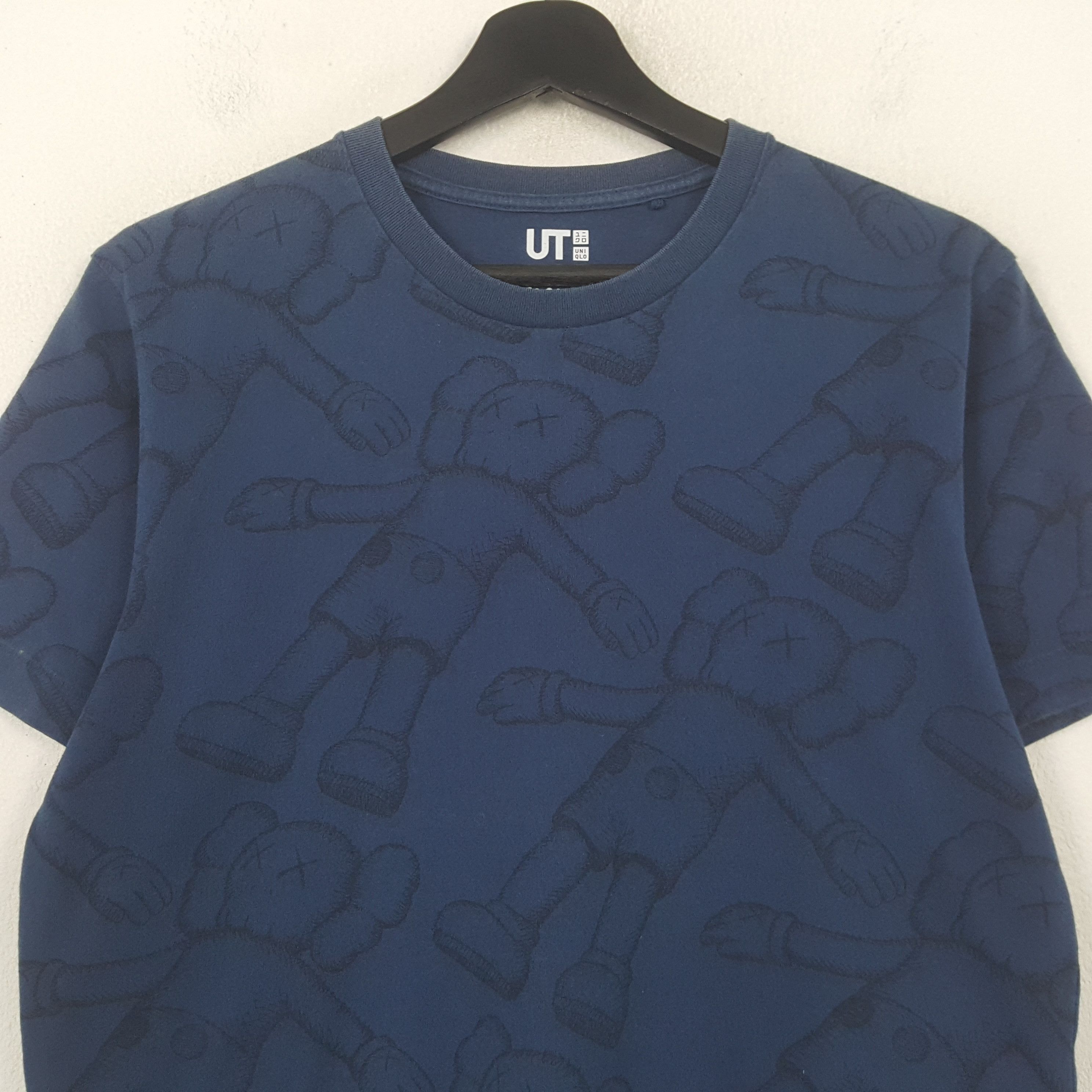 Kaws × Uniqlo Uniqlo X Kaws Streetwear Style Tshirt RR25 Size US M / EU 48-50 / 2 - 2 Thumbnail