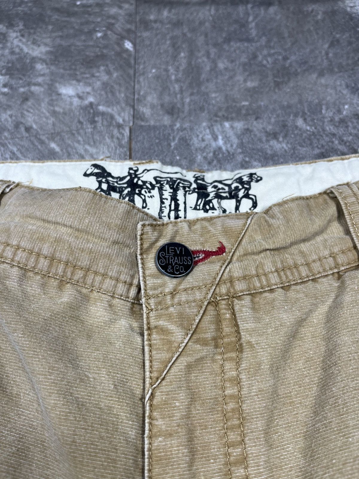 Levi's Levi’s Vintage Rare Beige Cargo Shorts Size 34 Size US 34 / EU 50 - 20 Thumbnail
