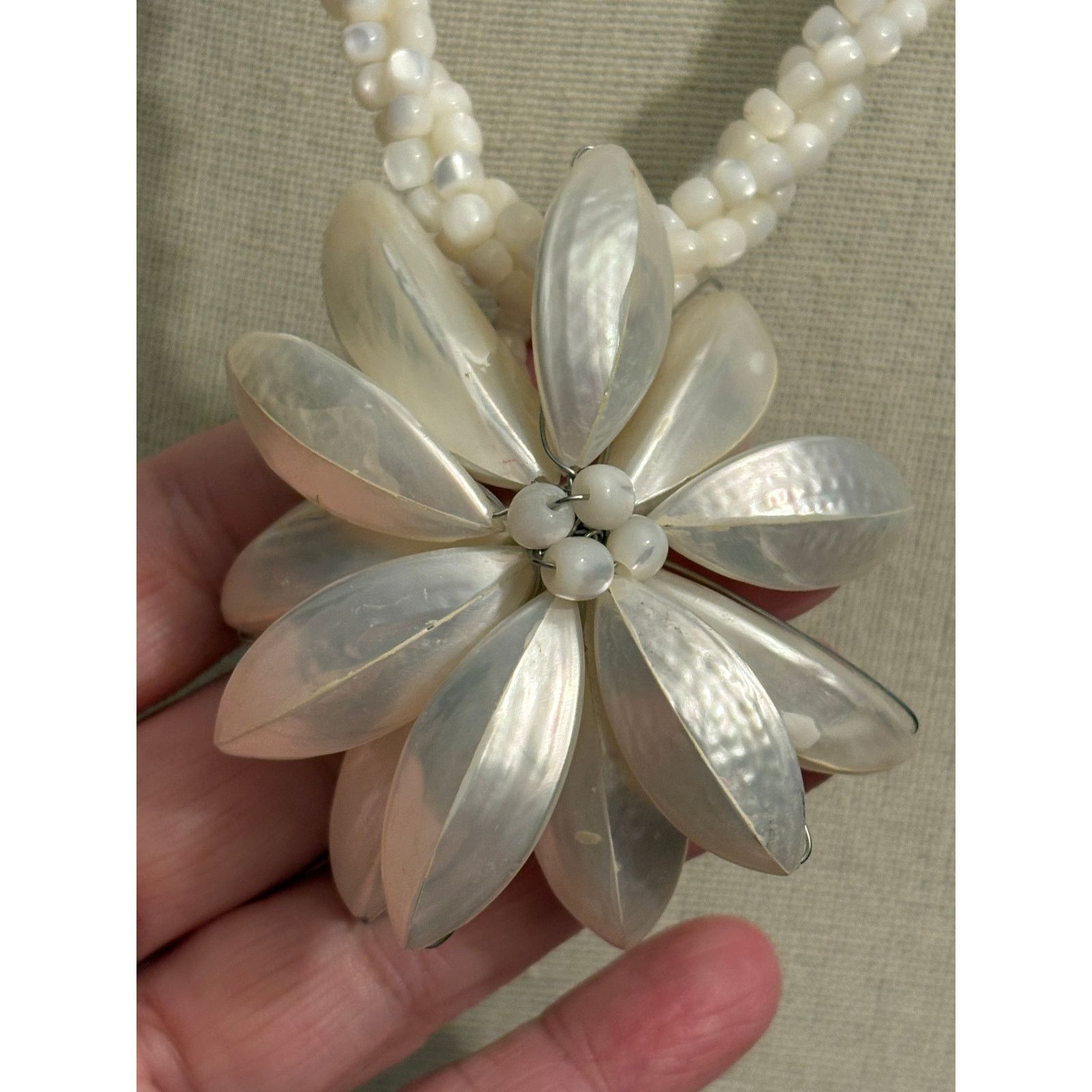 Other Vintage Mother of Pearl Flower Necklace White Beaded 19" Size ONE SIZE - 6 Thumbnail