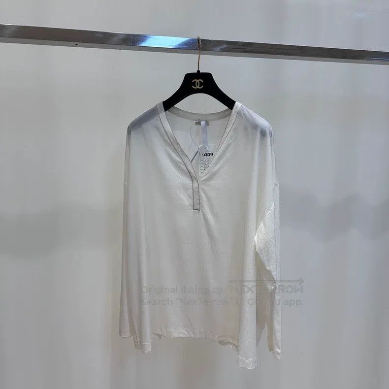 Brunello Cucinelli Brunello Cucinelli White large V-neck shirt Size S / US 4 / IT 40 - 1 Thumbnail