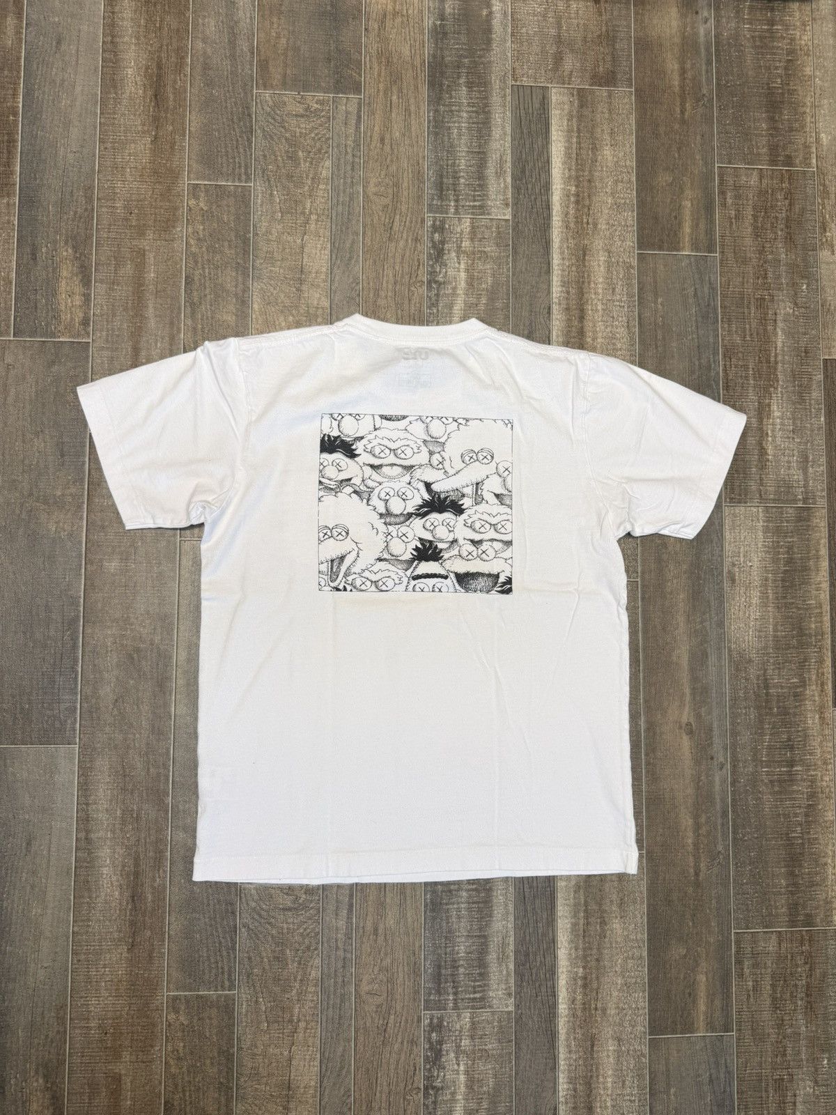 Kaws × Uniqlo FW18 KAWS Uniqlo x Sesame Street XX Pocket Tee Size S Size US S / EU 44-46 / 1 - 1 Thumbnail