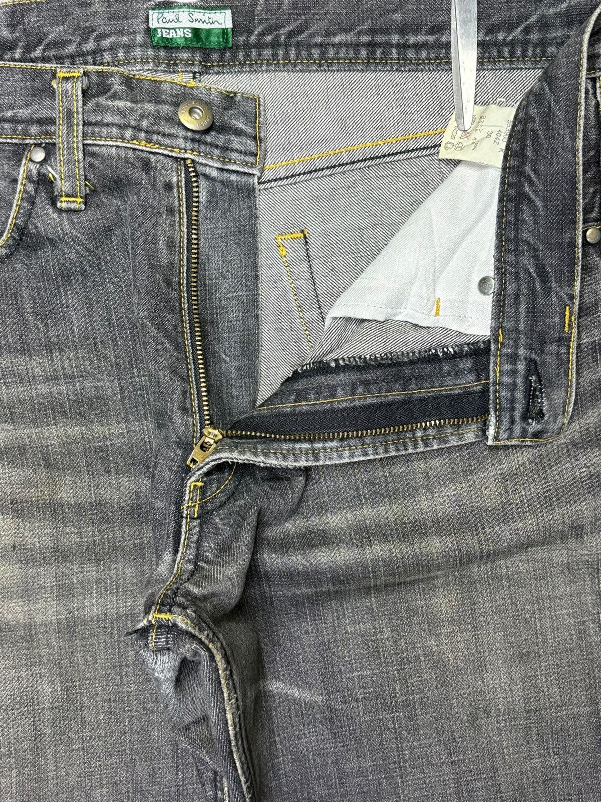 Paul Smith × Vintage Vintage Paul Smith Faded Wash Loose Fit Jeans Size US 32 / EU 48 - 9 Thumbnail