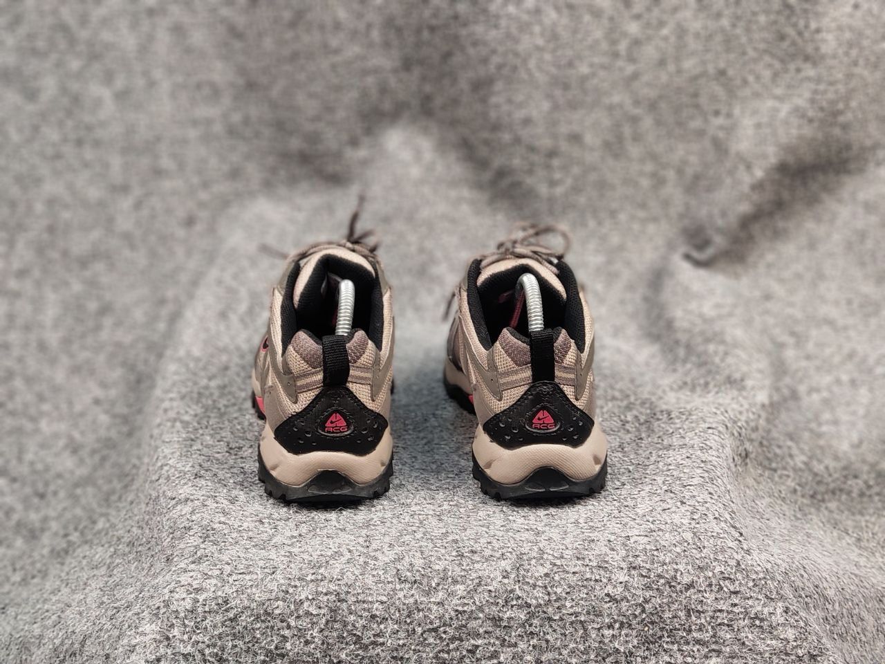 Nike ACG Vintage Nike ACG All-Trac Hiking Women's Sneaker Size US 7 / IT 37 - 9 Thumbnail
