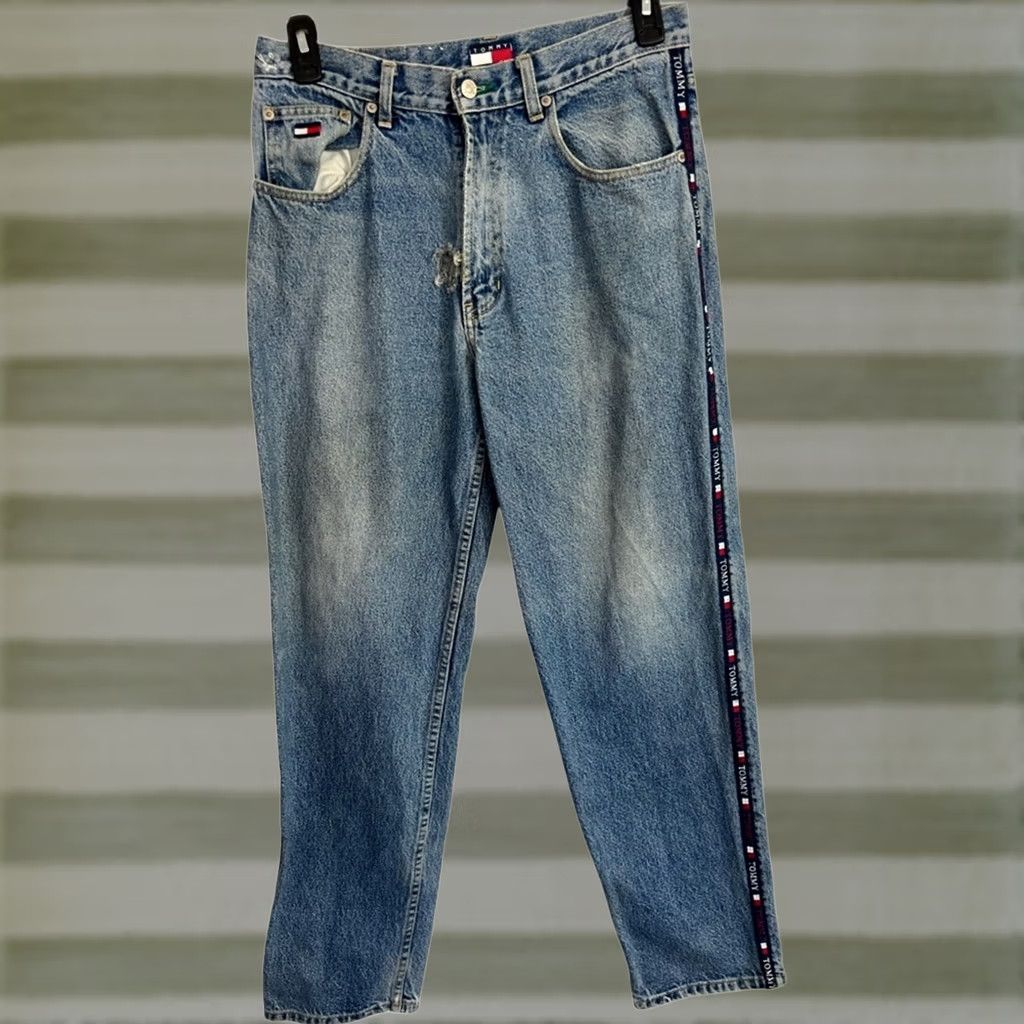 Tommy Hilfiger Vintage Tommy Hilfiger Relaxed Fit Jeans 32x32 Detail Side Patch Size US 32 / EU 48 - 1 Thumbnail