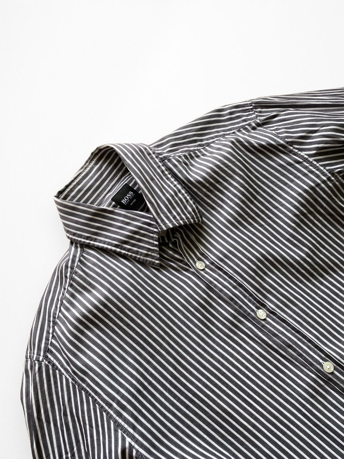 Hugo Boss Hugo Boss Fitted Ls stripe shirt Size US M / EU 48-50 / 2 - 4 Thumbnail