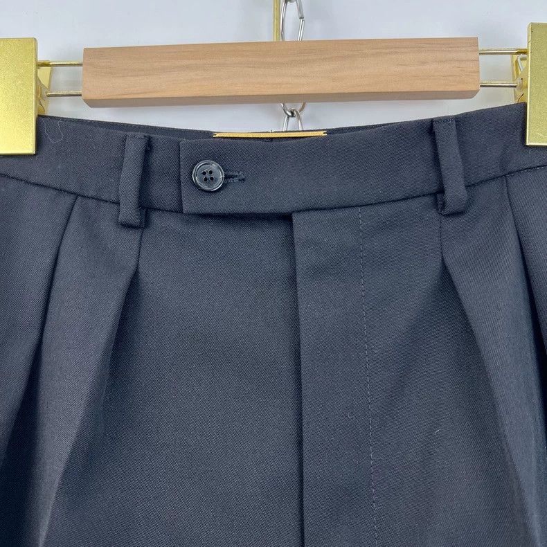Saint Laurent Paris Saint Laurent ParisBlack cuffed suit shorts 2504-Nextarrow Size 35" - 4 Thumbnail