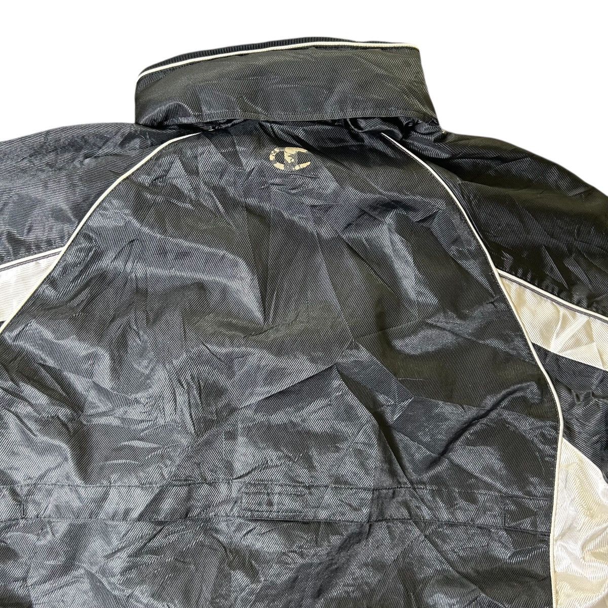 Champion Vintage Champion Big Logo Windbreaker Jacket Size US L / EU 52-54 / 3 - 3 Thumbnail
